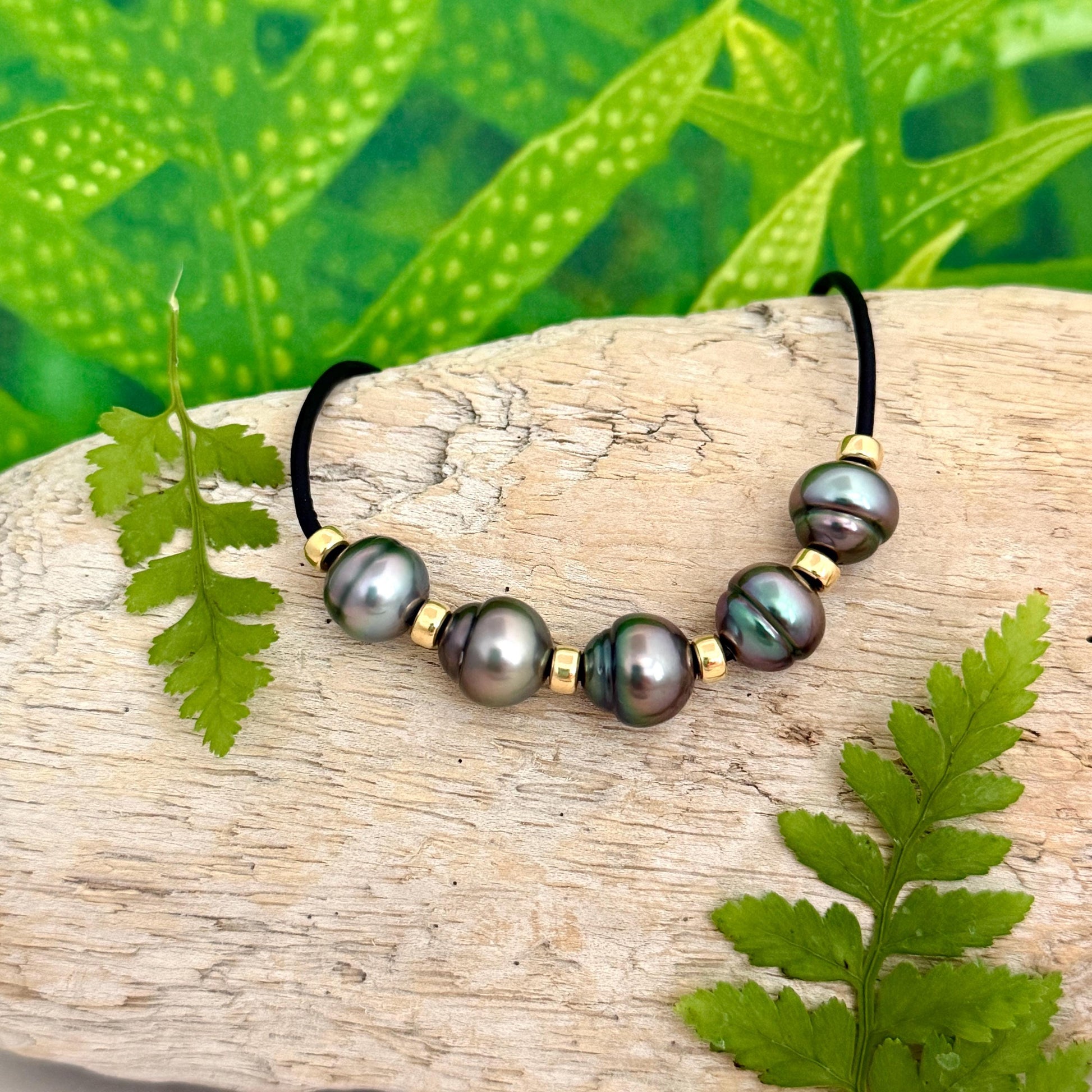 Tahitian pearl leather necklace • Gold bead • black cord jewelry • Five gems