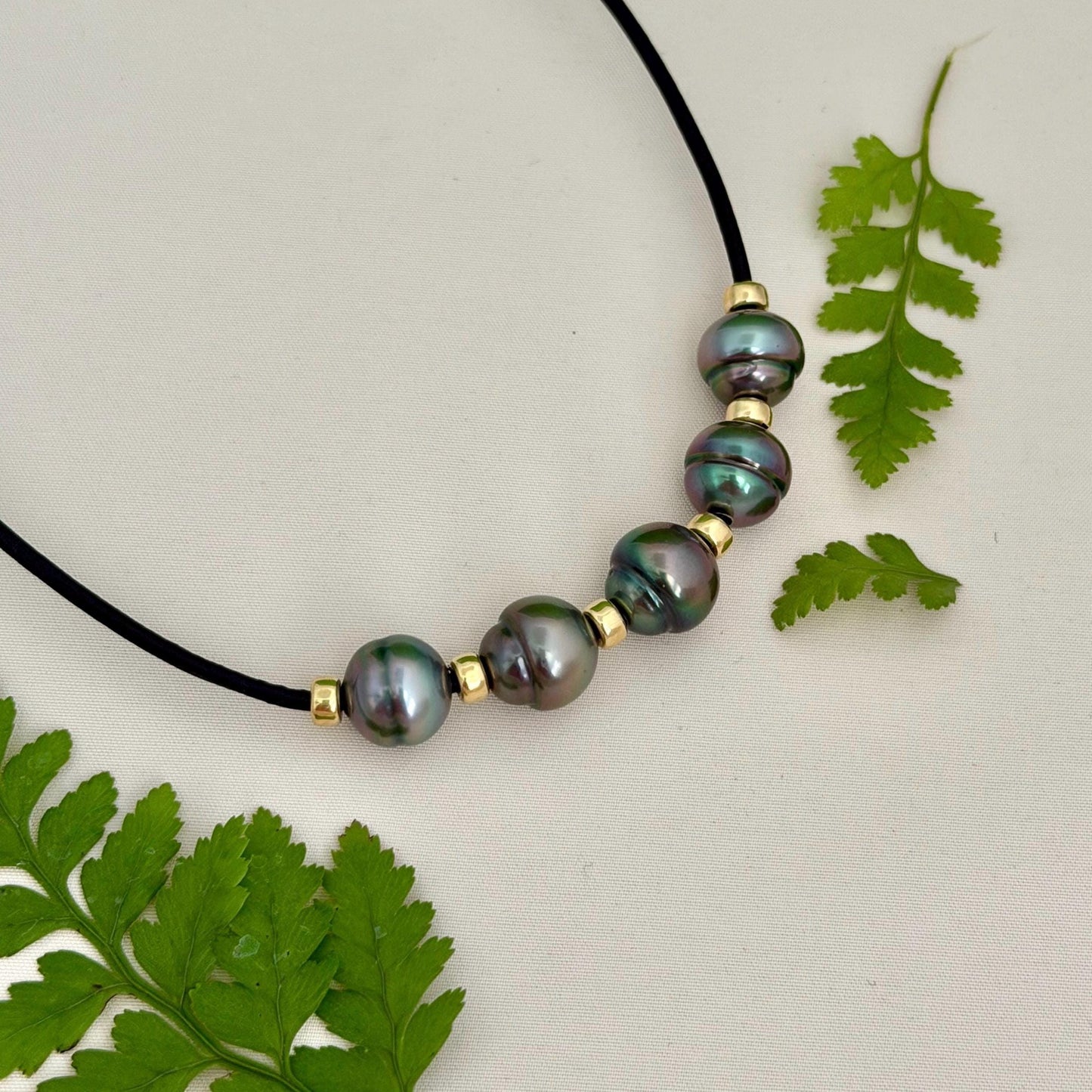 Tahitian pearl leather necklace • Gold bead • black cord jewelry • Five gems