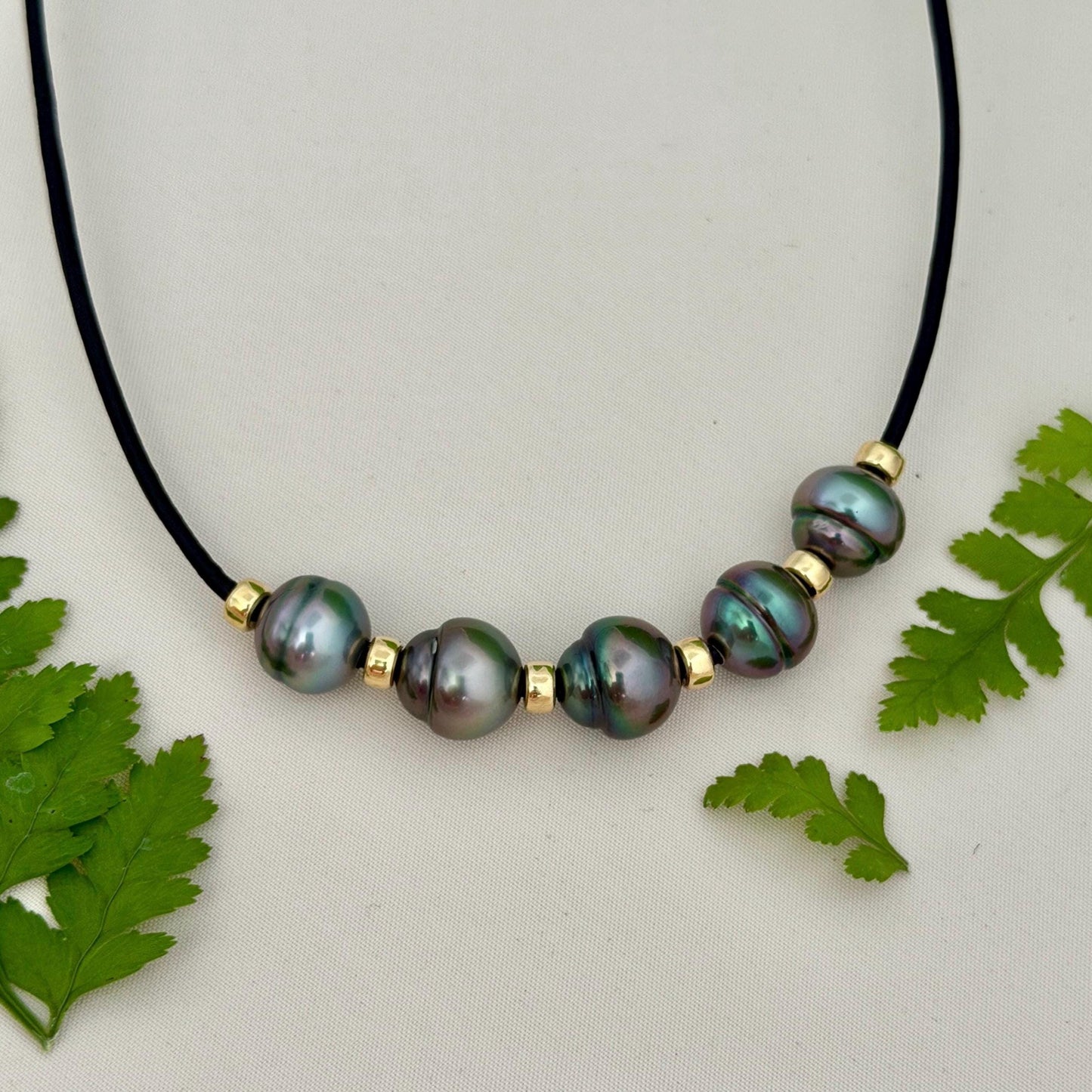 Tahitian pearl leather necklace • Gold bead • black cord jewelry • Five gems