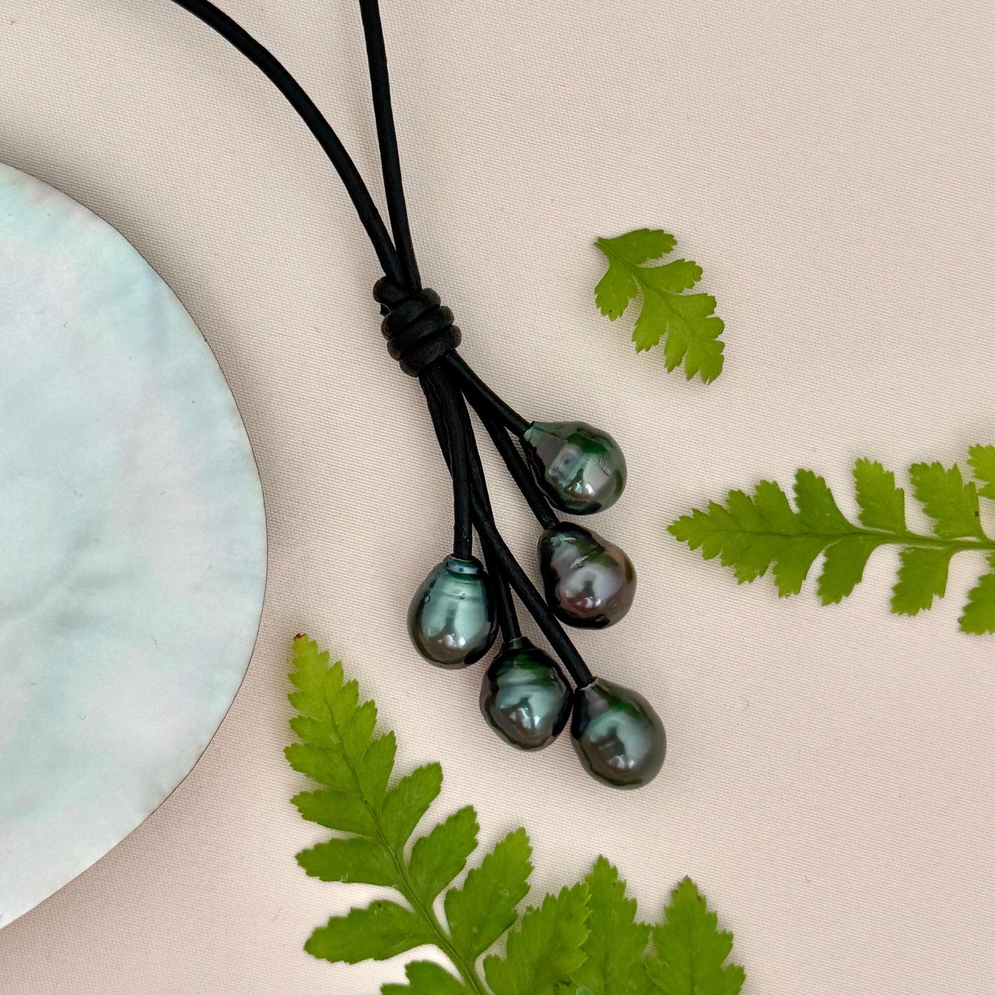 Tahitian Black Pearl Leather Necklace • Black full grain • Natural colors