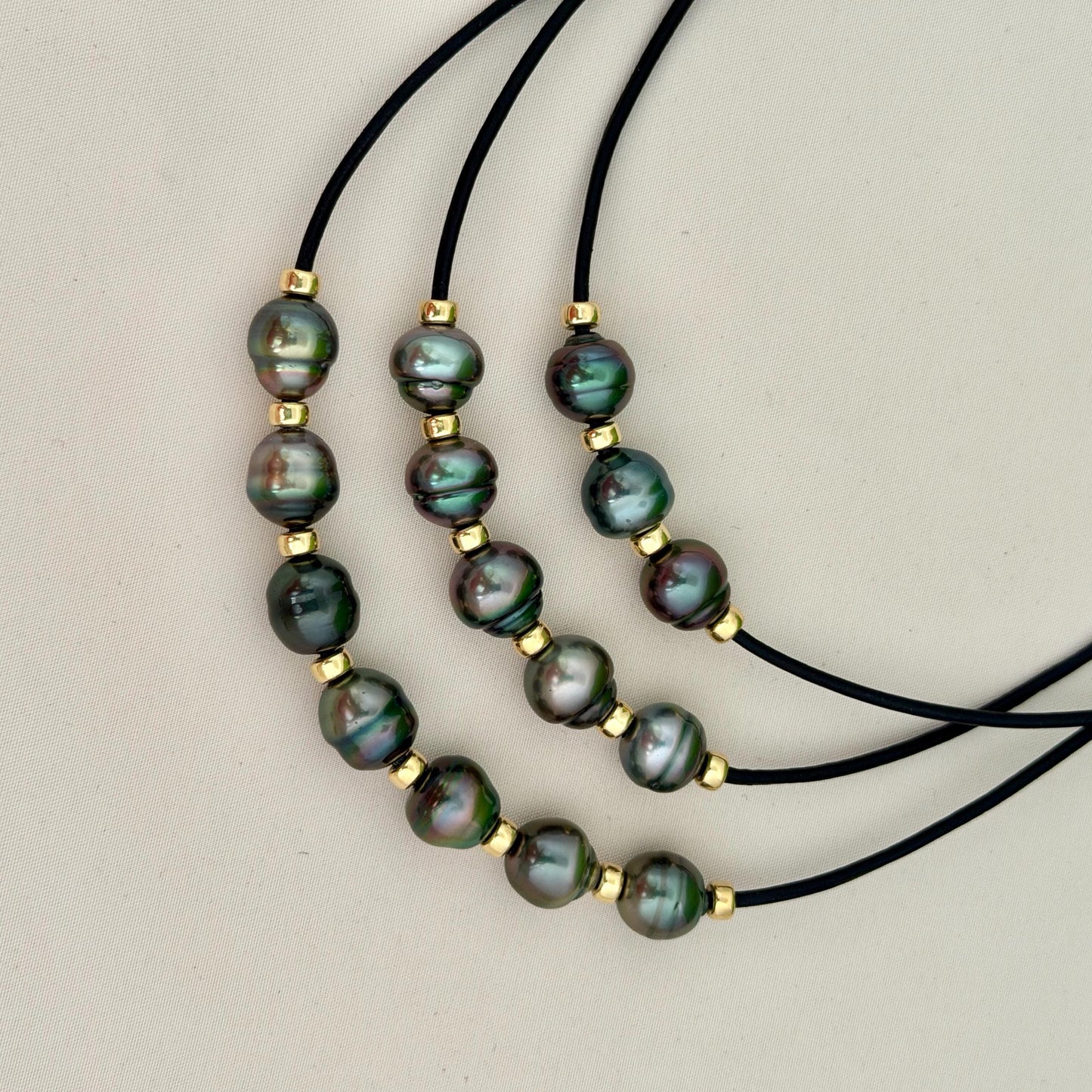 Tahitian pearl leather necklace • Gold bead • black cord jewelry • Five gems