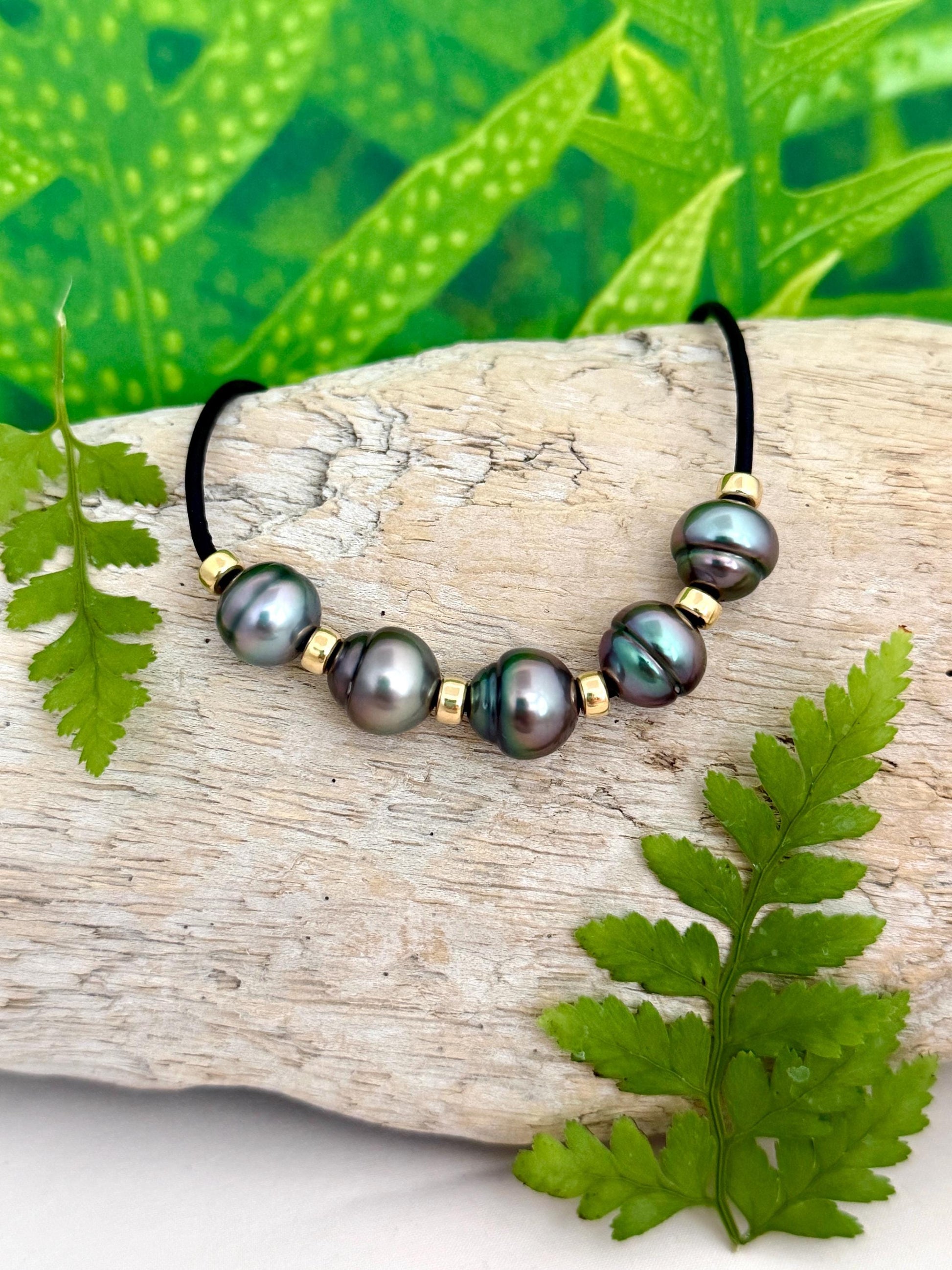 Tahitian pearl leather necklace • Gold bead • black cord jewelry • Five gems