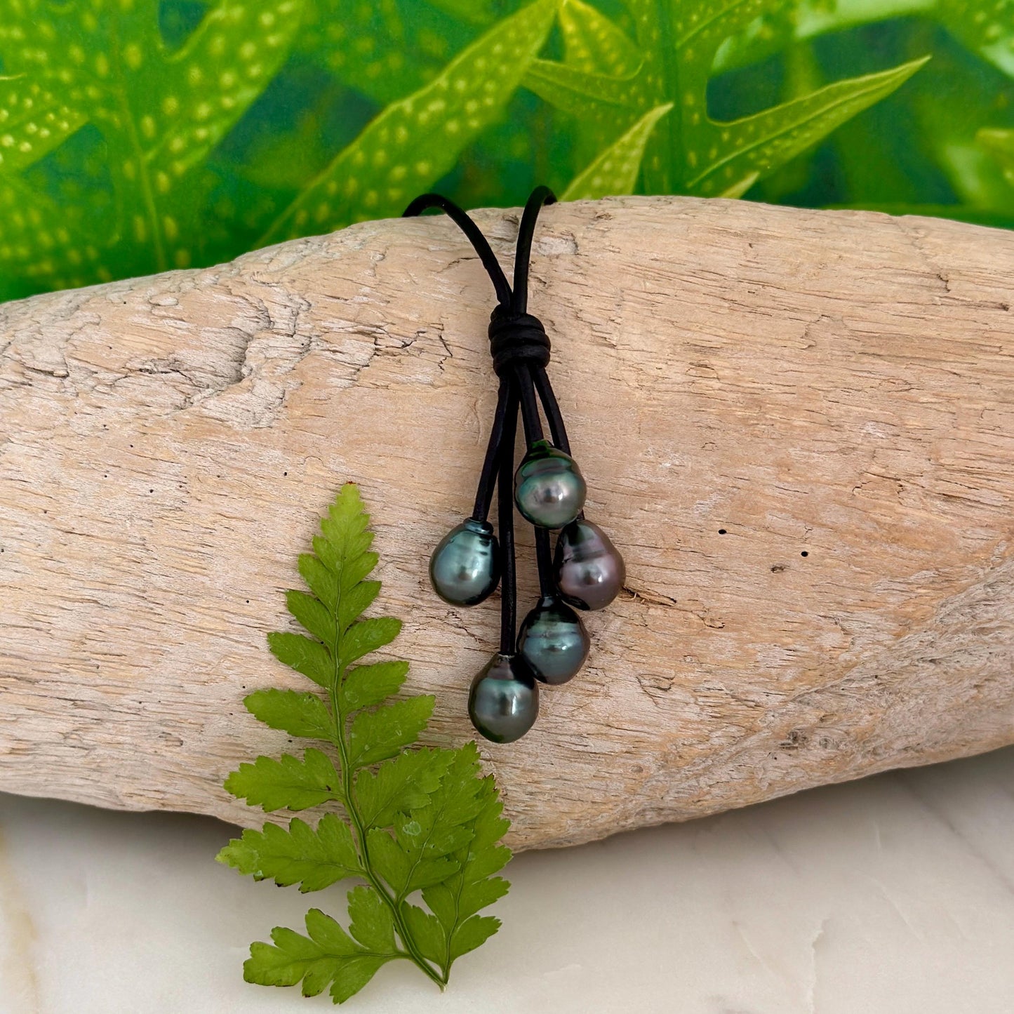 Tahitian Black Pearl Leather Necklace • Black full grain • Natural colors
