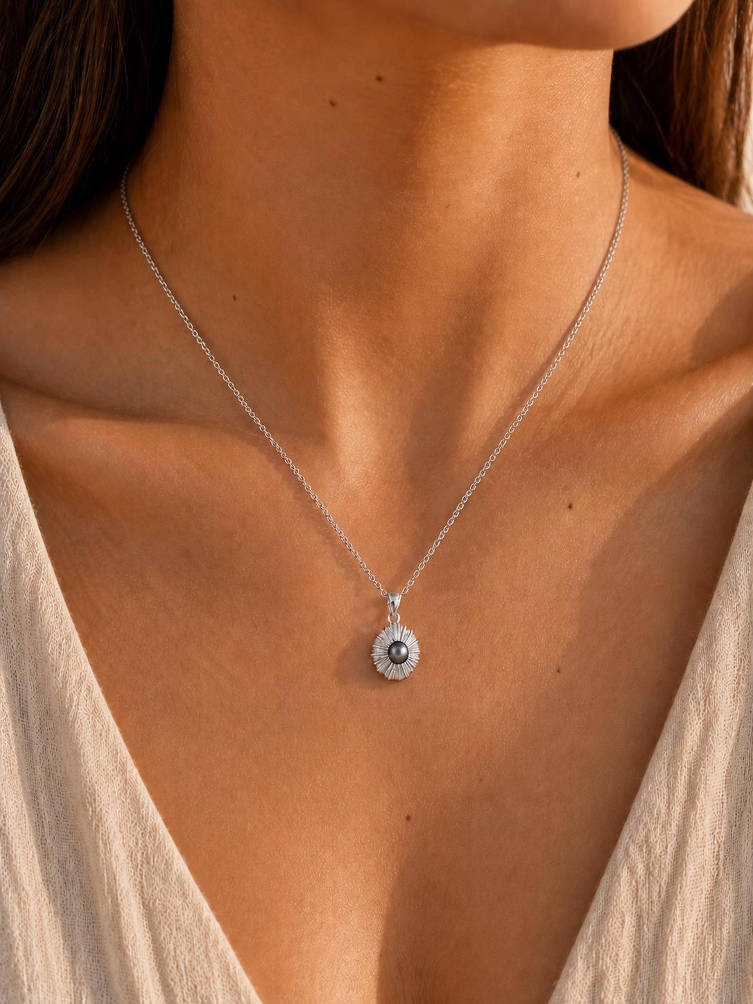 Opihi pendant with Tahitian Keshi pearl : Sterling Silver