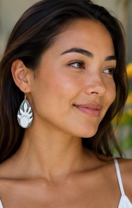 Ulu Earrings • Hawaiian Jewelry • Mother of Pearl shell