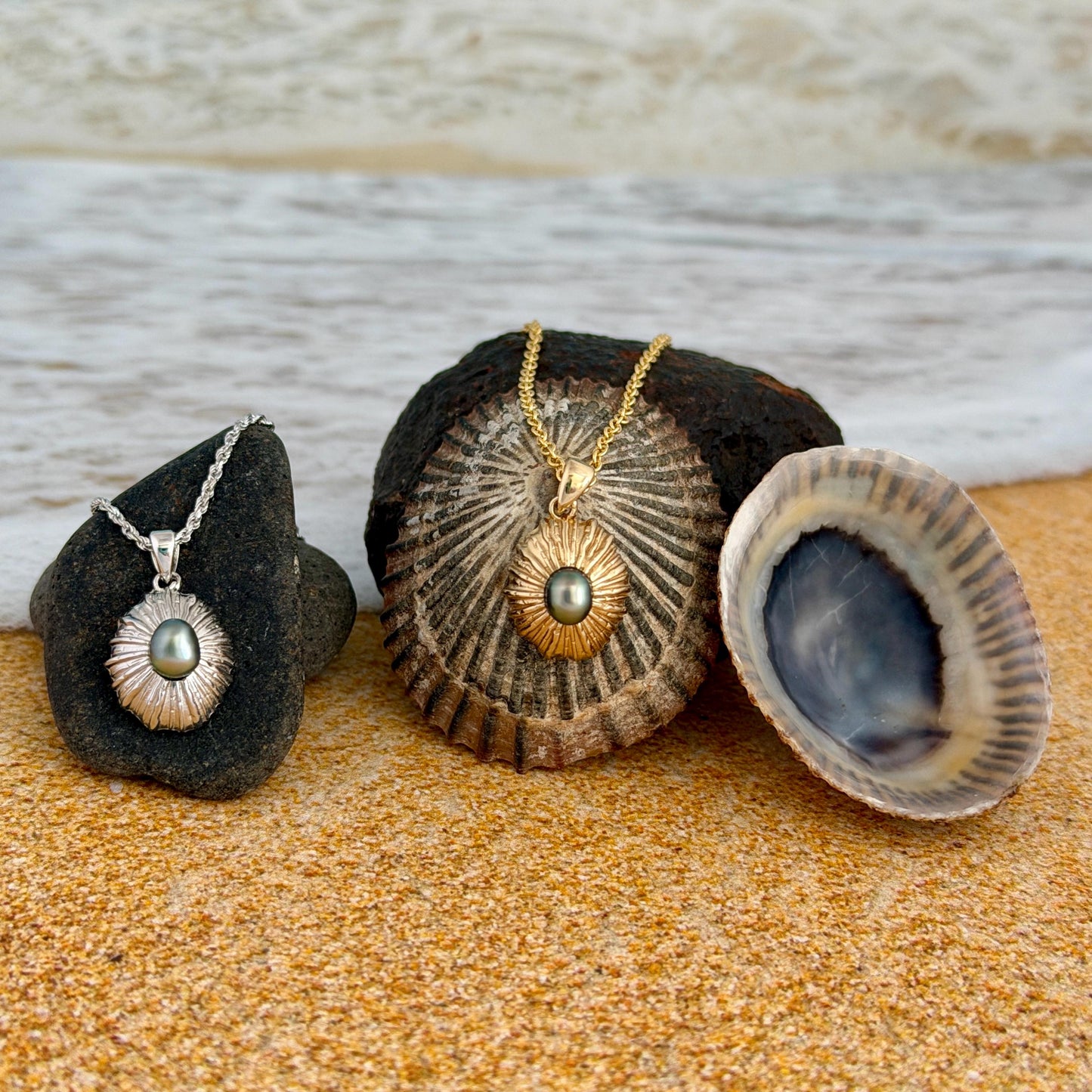Opihi pendant with Tahitian Keshi pearl : 14k Gold vermeil