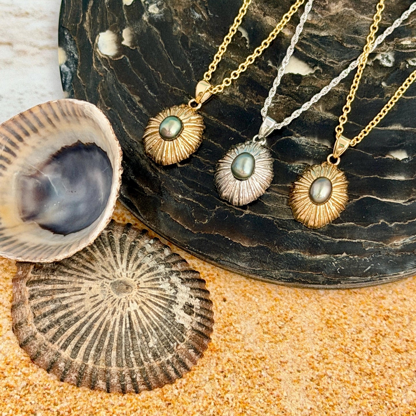 Opihi pendant with Tahitian Keshi pearl : Sterling Silver