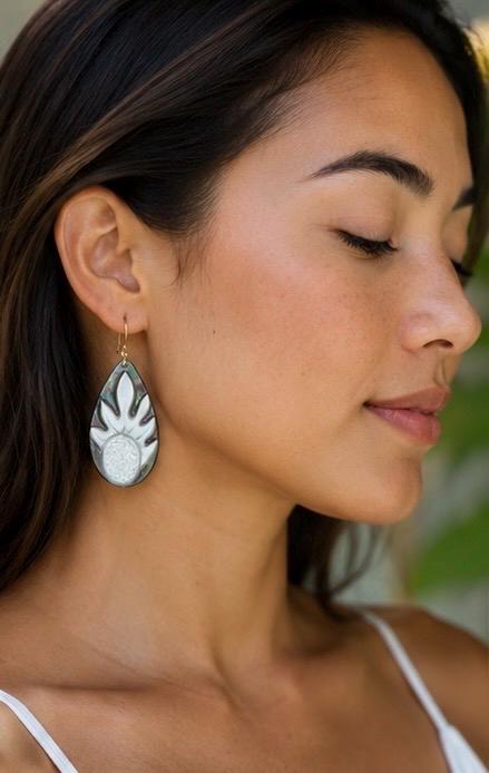 Ulu Earrings • Hawaiian Jewelry • Mother of Pearl shell