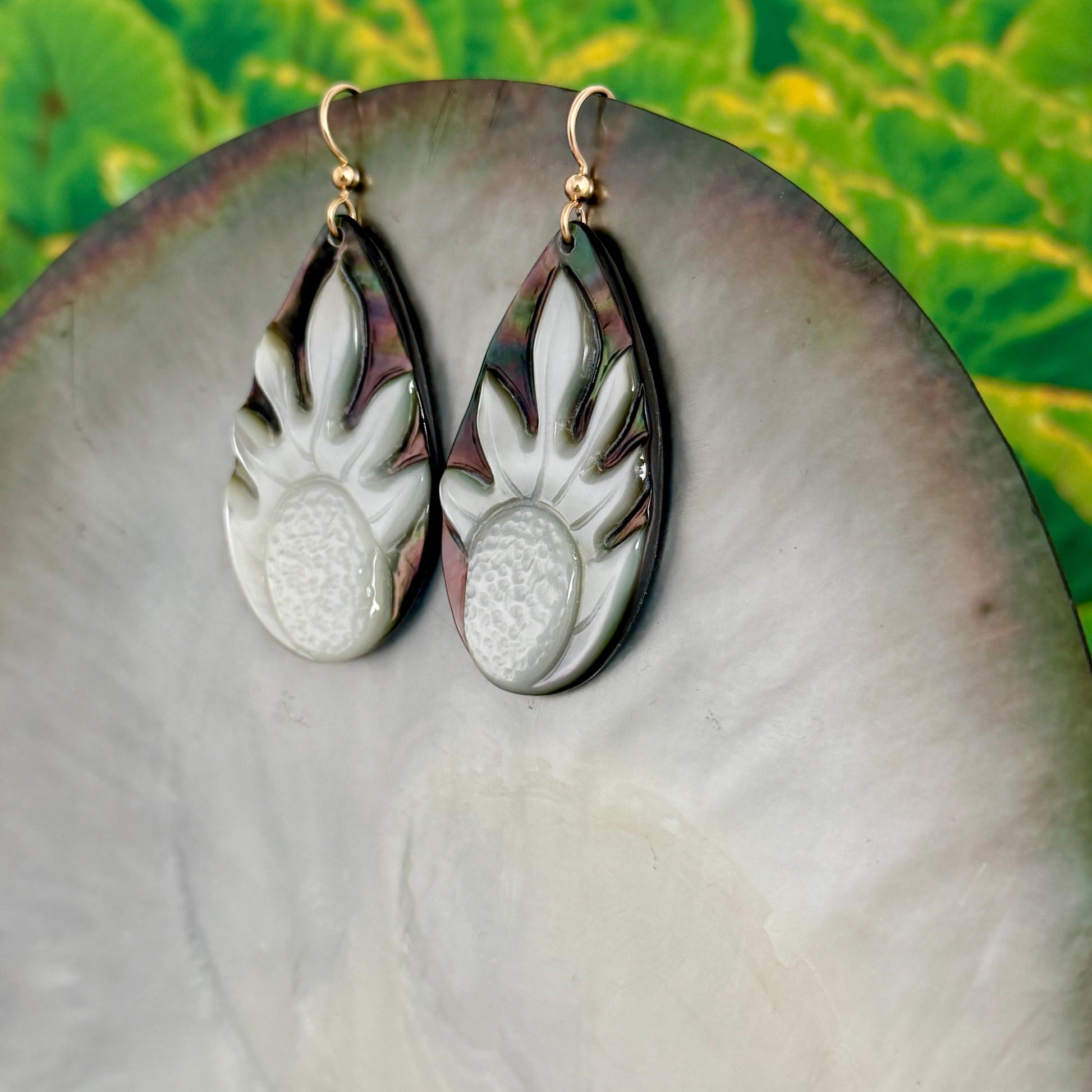 Ulu Earrings • Hawaiian Jewelry • Mother of Pearl shell