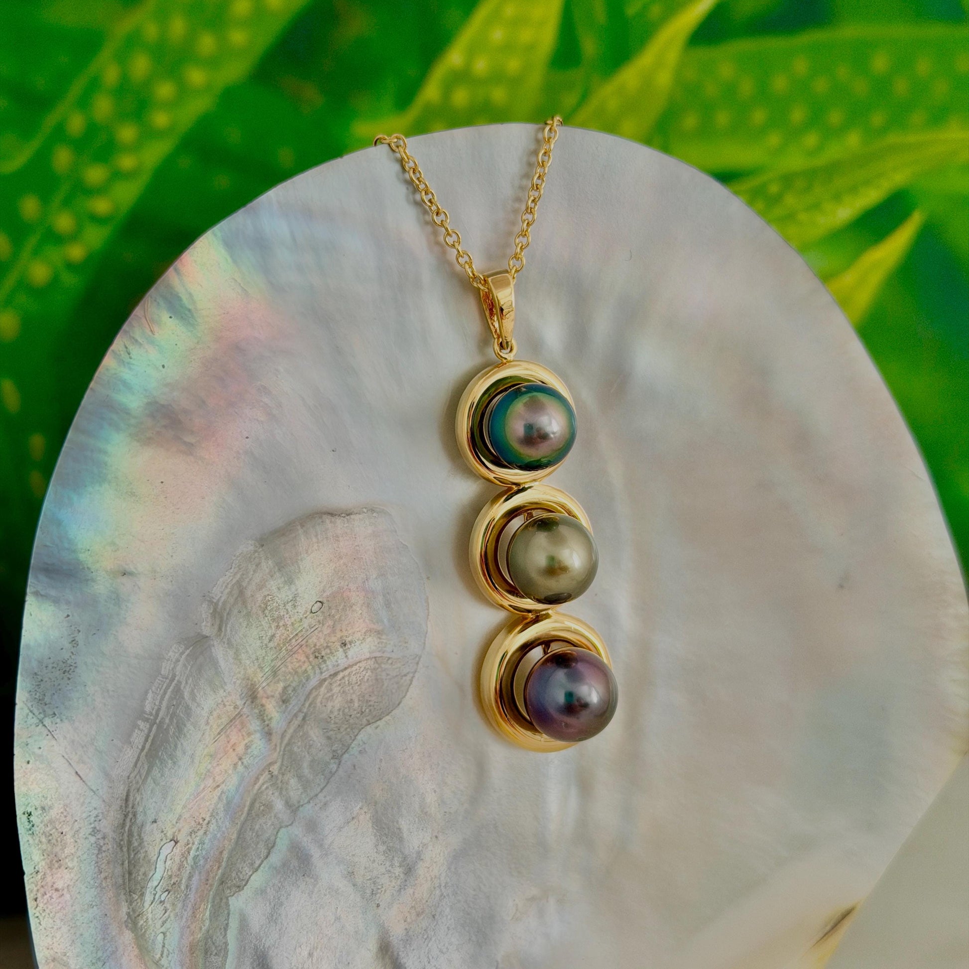 Rare Tahitian Pearl Necklace • Triple pearl jewelry in Gold plated • Peacock, Golden and Aubergine.