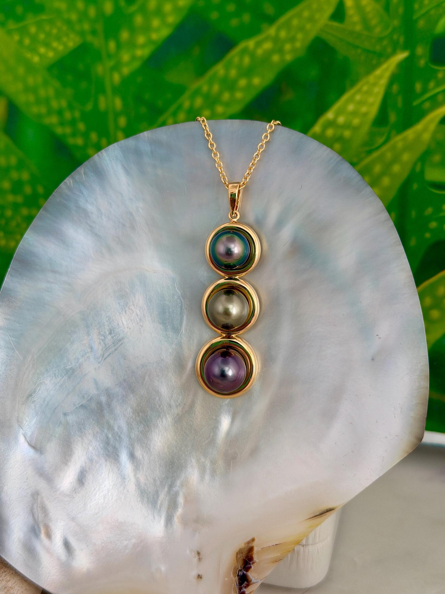 Rare Tahitian Pearl Necklace • Triple pearl jewelry in Gold plated • Peacock, Golden and Aubergine.
