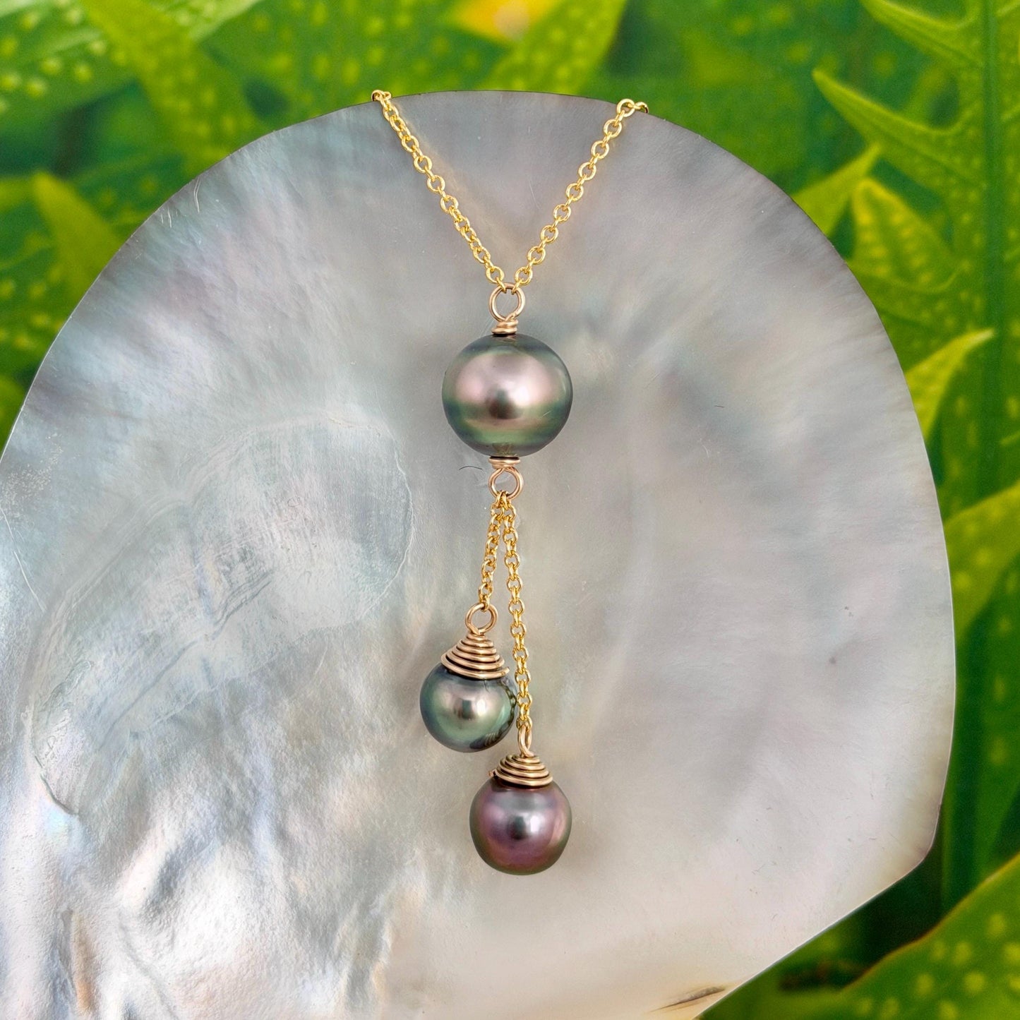 Triple Tahitian pearl necklace • Gold filled • Peacock Colors