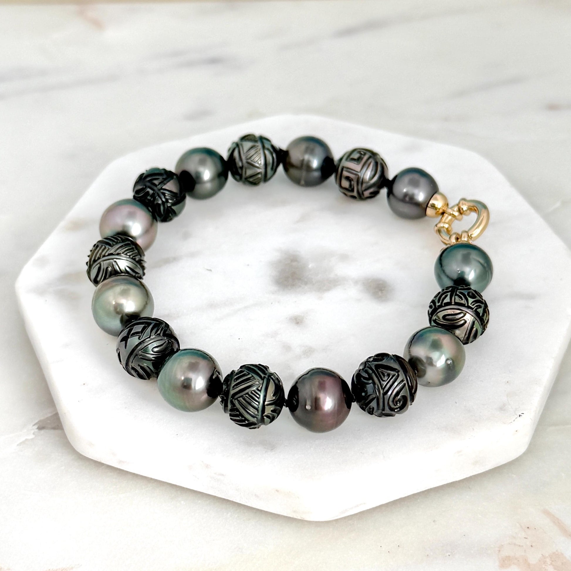 Tahitian Pearl Bracelet • Fully knotted Strand • Hand carved • EXCEPTIONAL