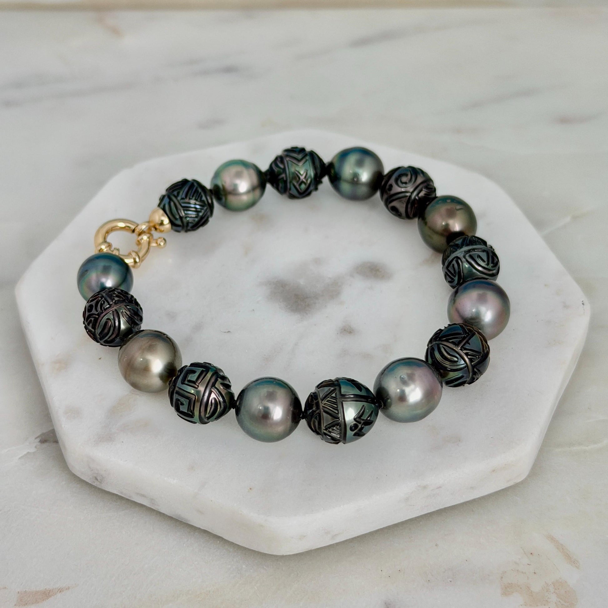 Tahitian Pearl Bracelet • Fully knotted Strand • Hand carved • EXCEPTIONAL