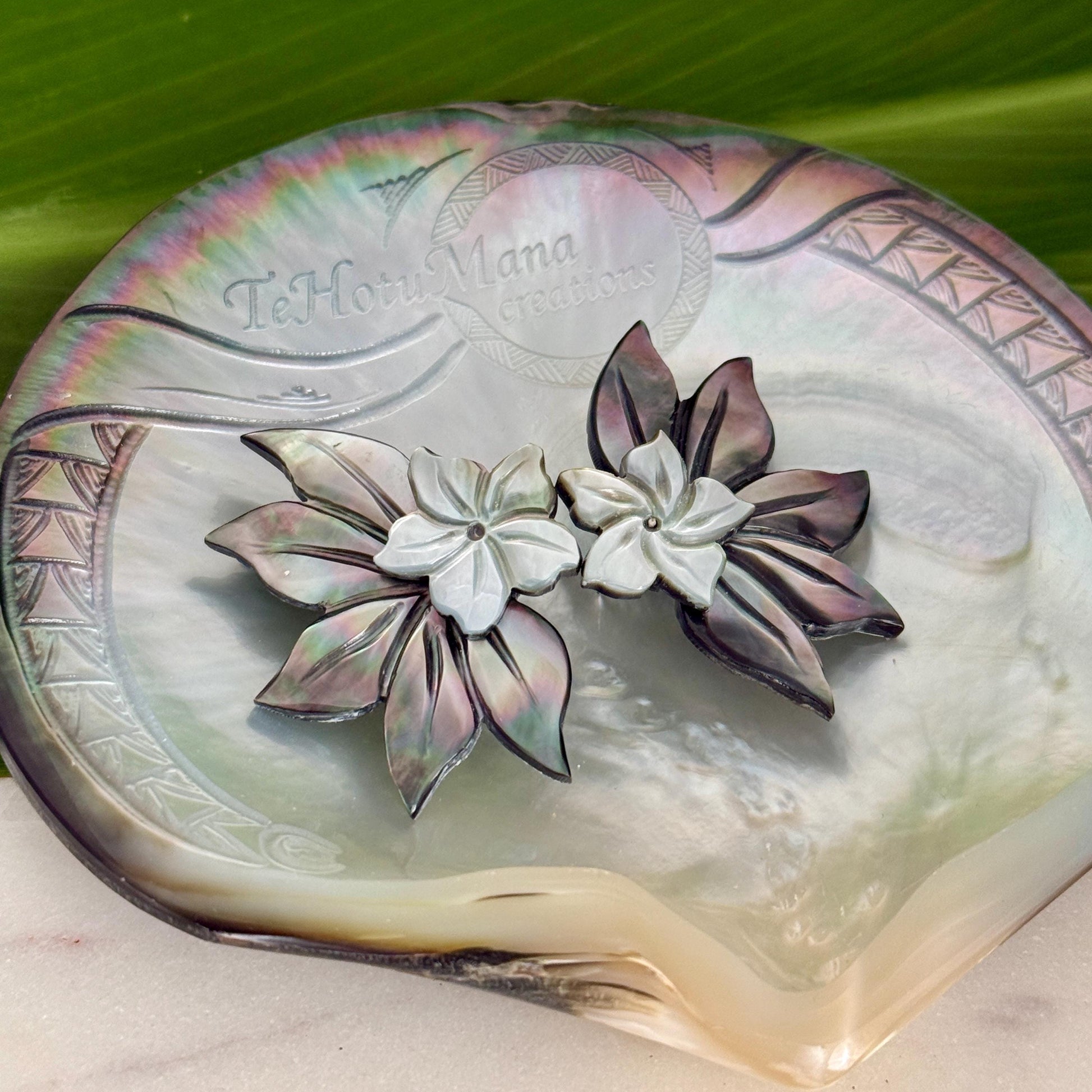 Mother of Pearl Shell earrings • Flower shape • Tropical • Carved jewelry