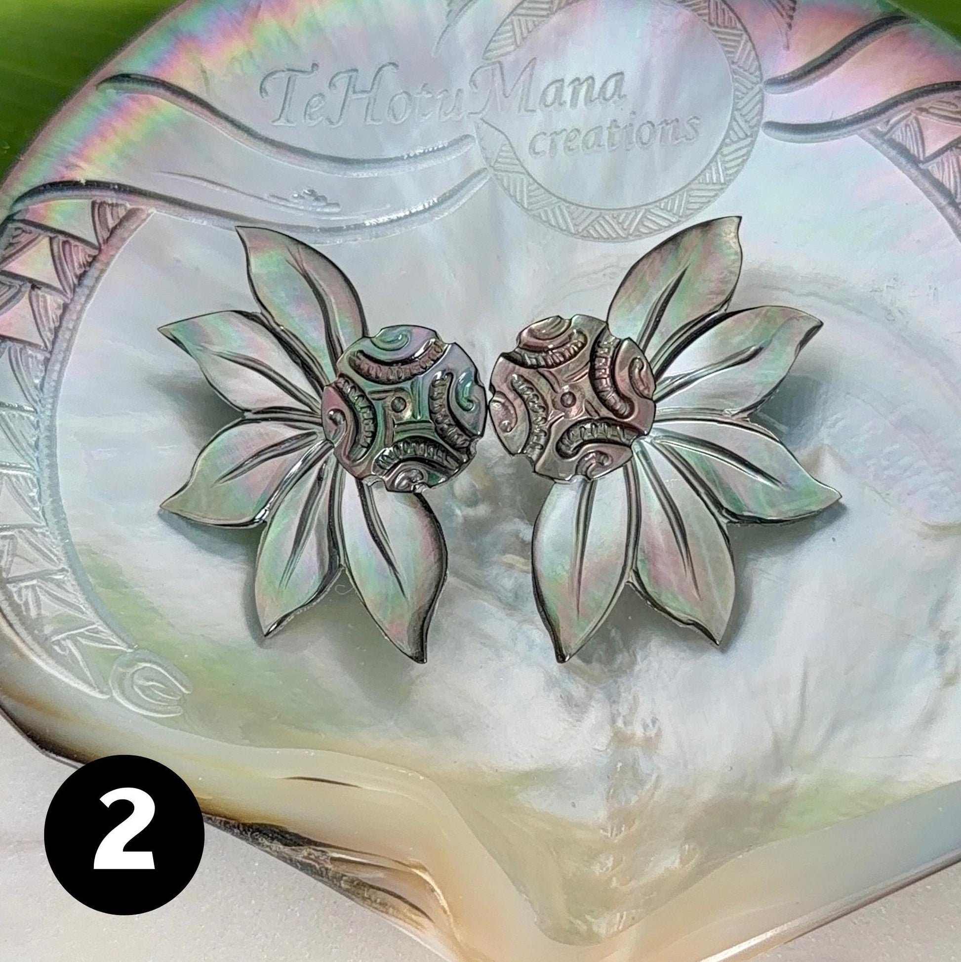 Mother of Pearl Shell earrings • Flower shape • Tropical