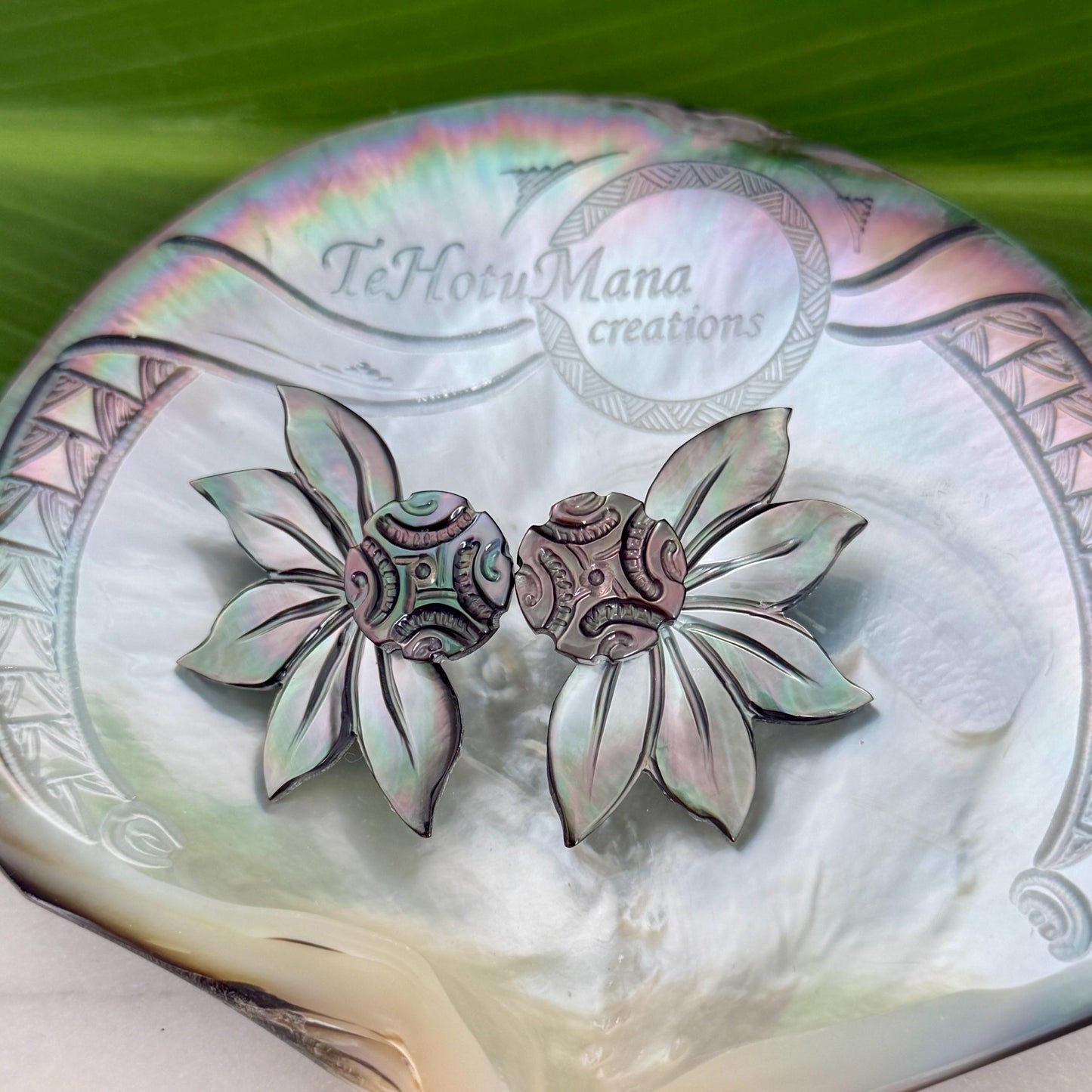 Mother of Pearl Shell earrings • Flower shape • Tropical