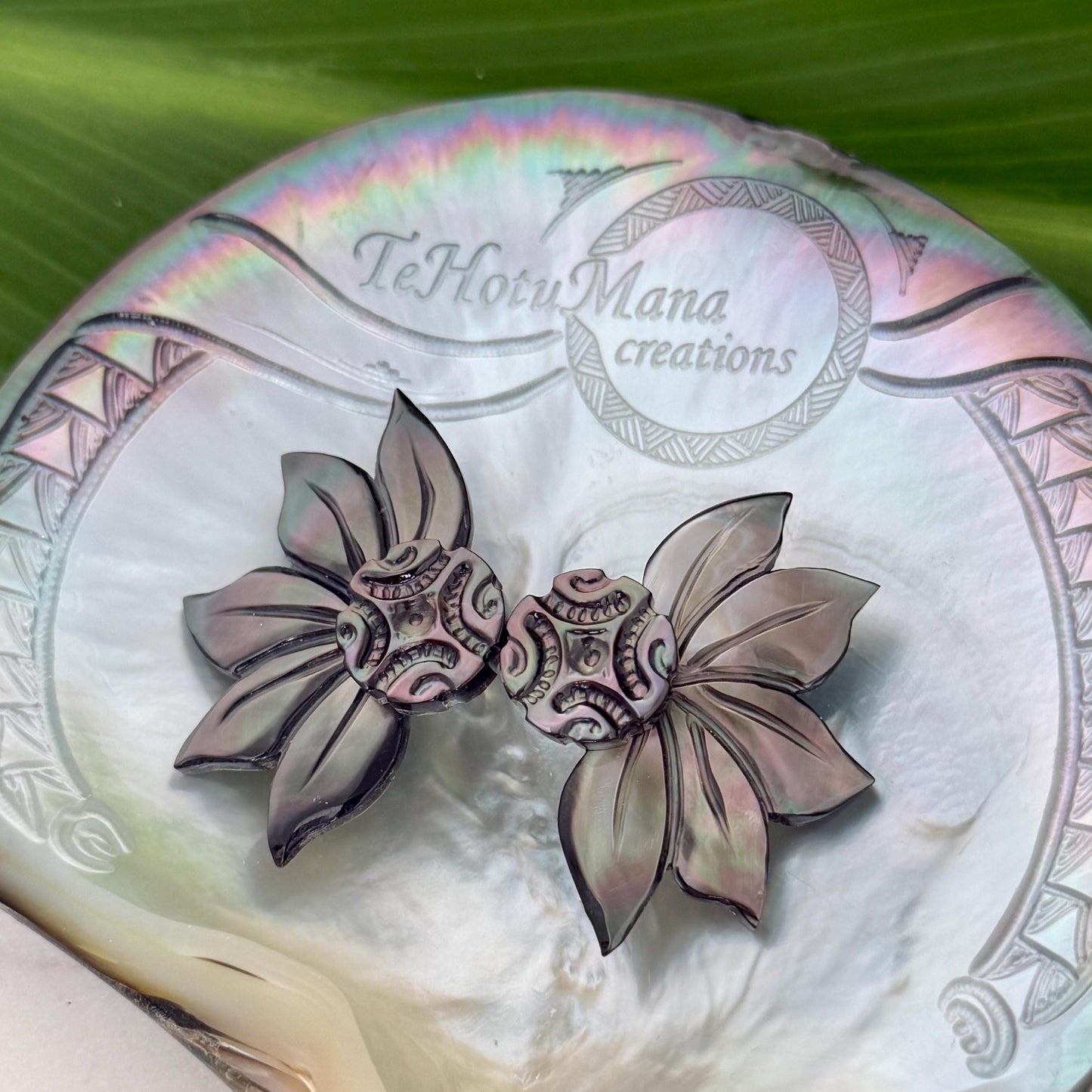 Mother of Pearl Shell earrings • Flower shape • Tropical