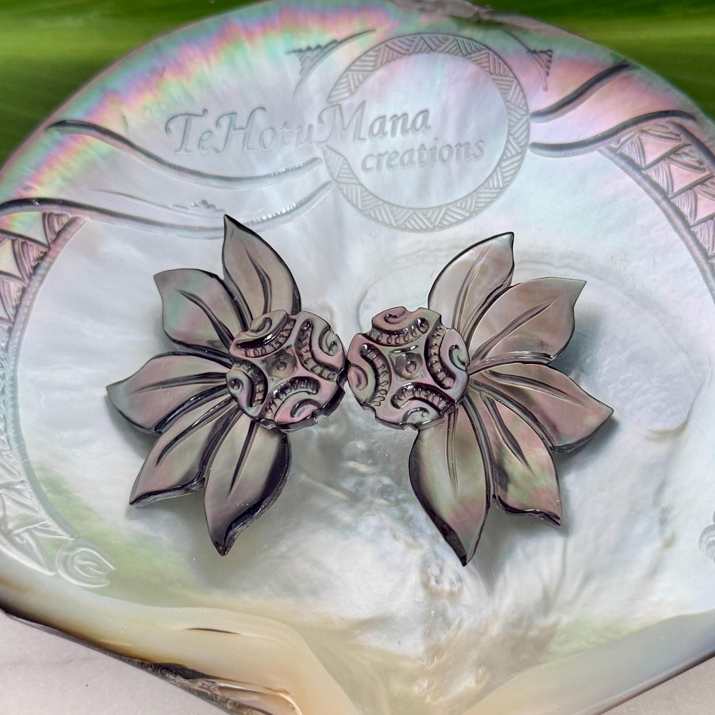 Mother of Pearl Shell earrings • Flower shape • Tropical