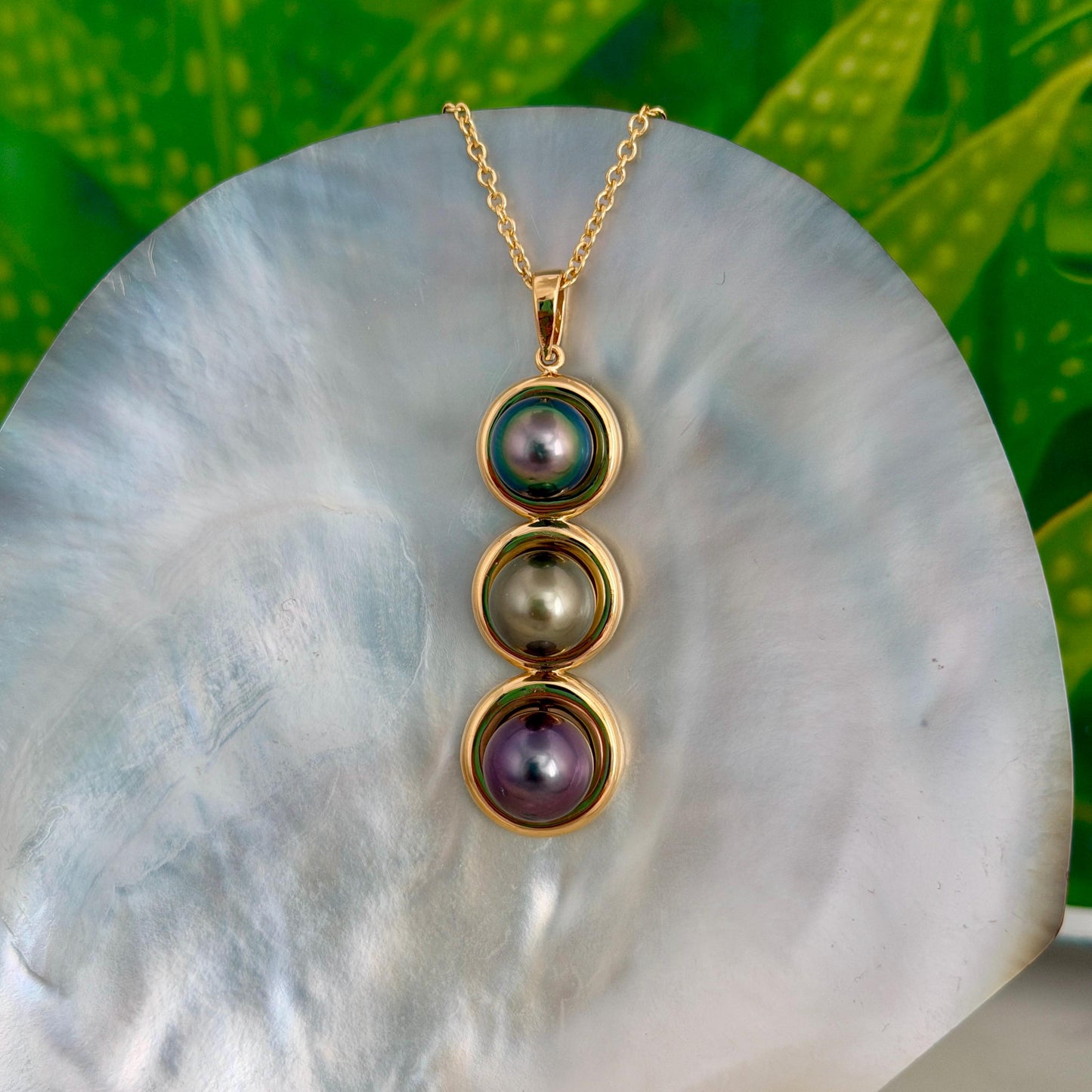 Rare Tahitian Pearl Necklace • Triple pearl jewelry in Gold plated • Peacock, Golden and Aubergine.
