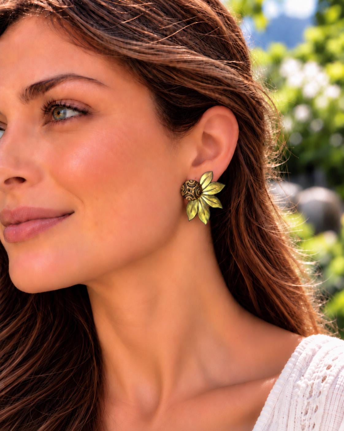 Mother of Pearl Shell earrings • Flower shape • Tropical