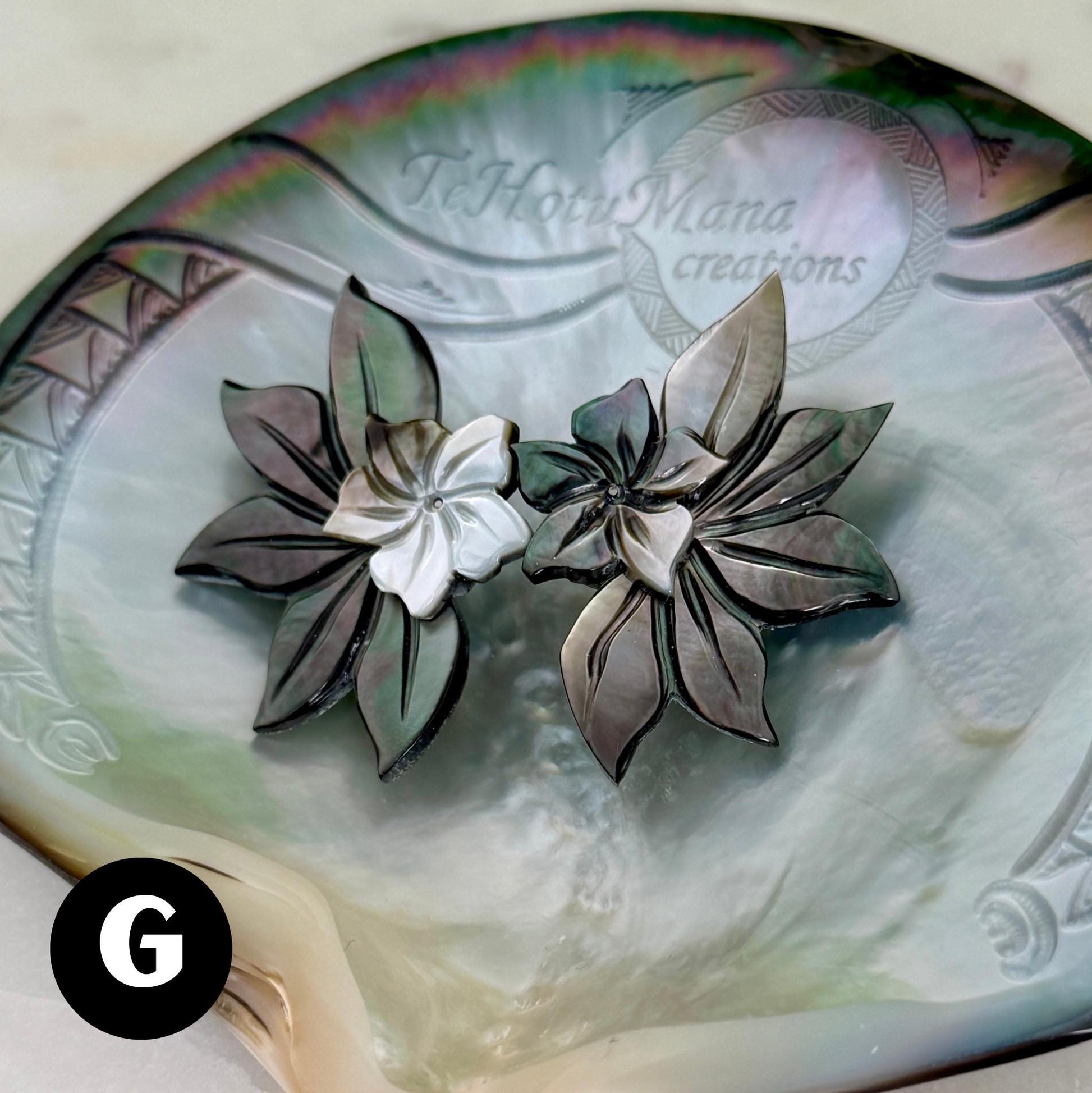 Mother of Pearl Shell earrings • Flower shape • Tropical • Carved jewelry