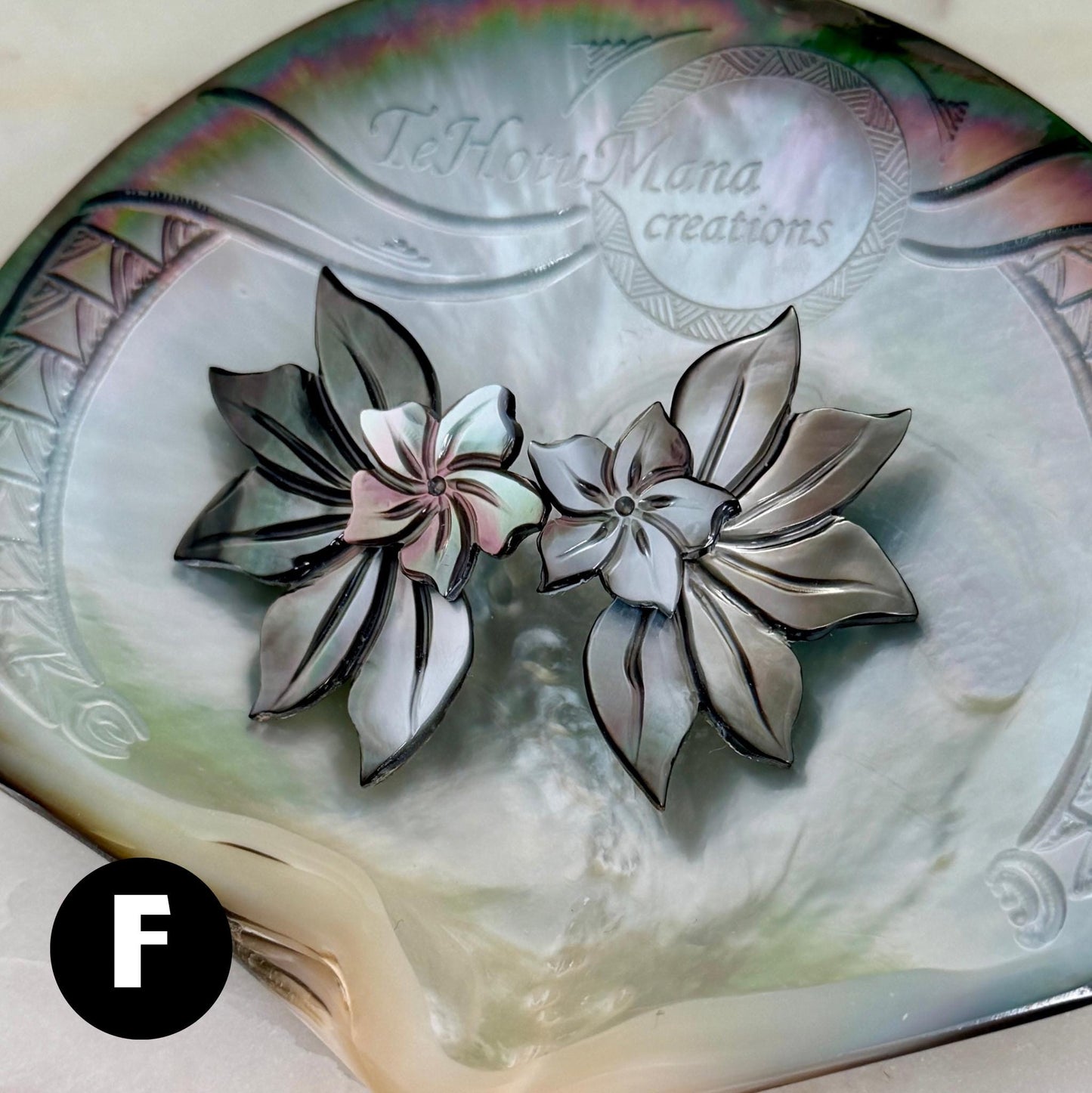 Mother of Pearl Shell earrings • Flower shape • Tropical • Carved jewelry
