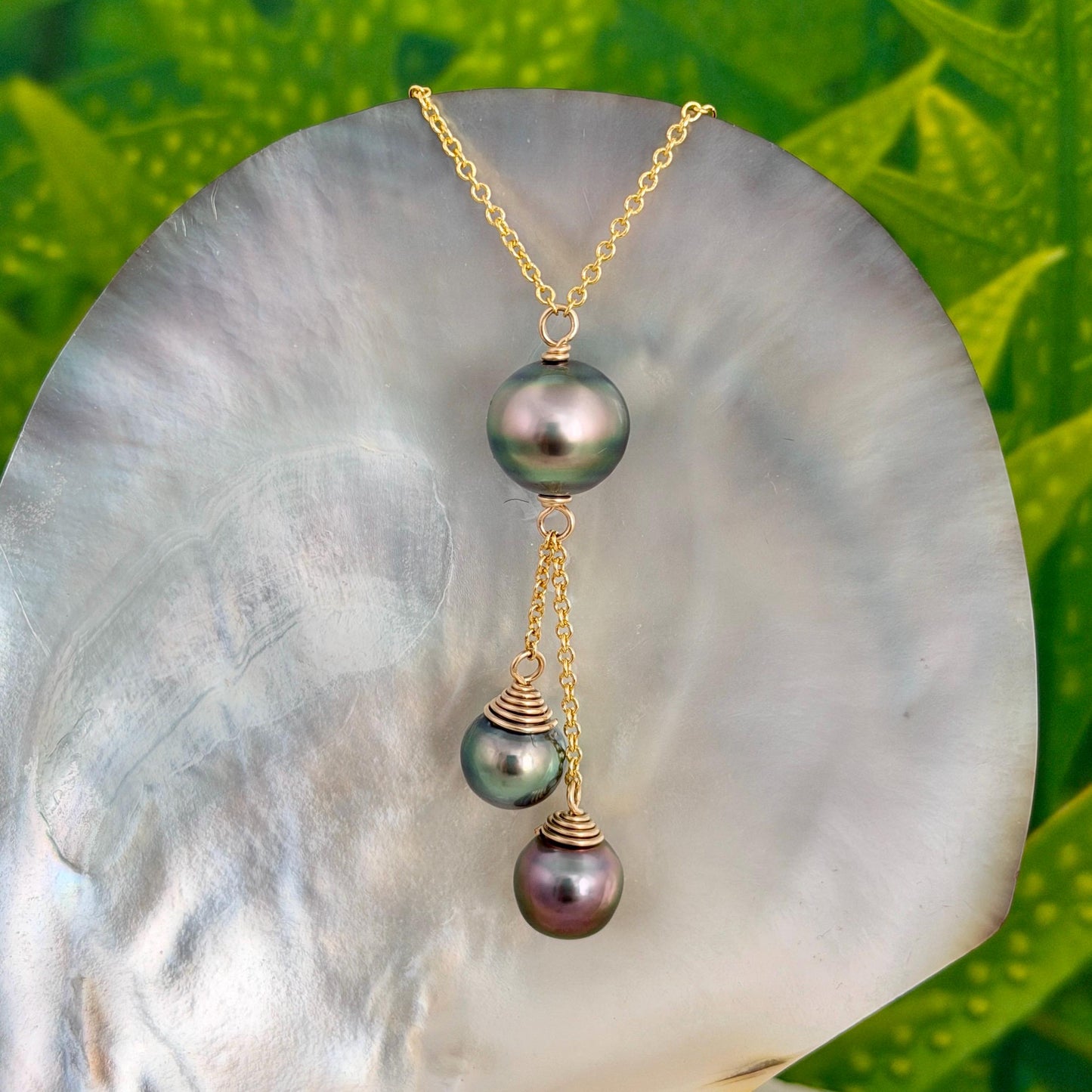 Triple Tahitian pearl necklace • Gold filled • Peacock Colors