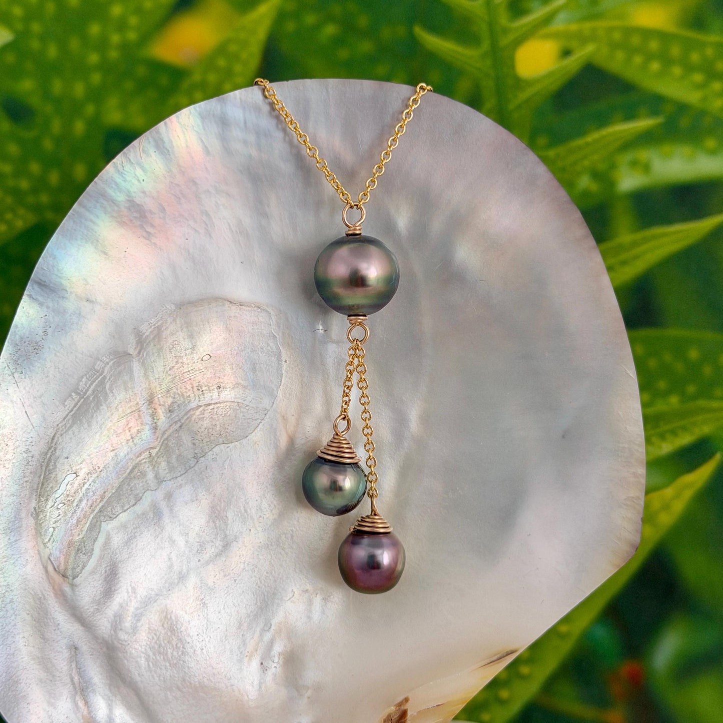 Triple Tahitian pearl necklace • Gold filled • Peacock Colors