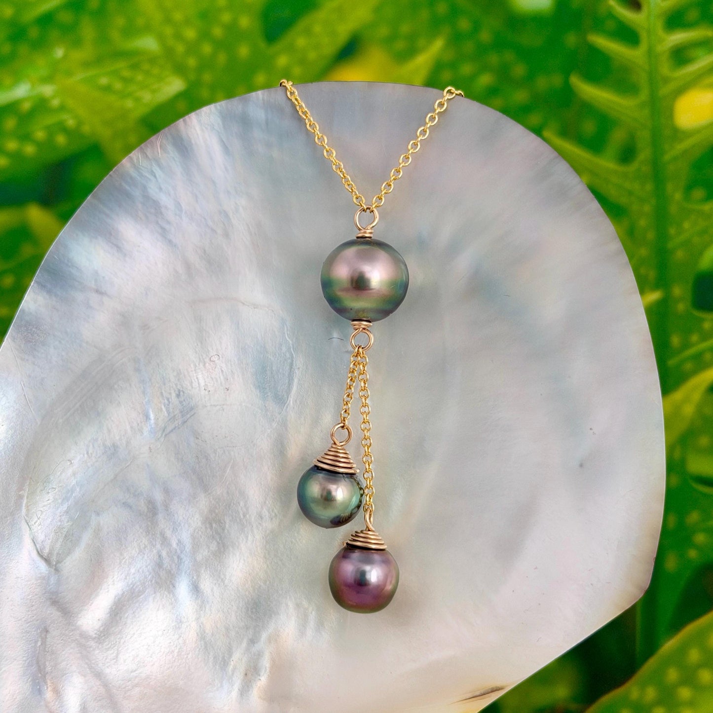 Triple Tahitian pearl necklace • Gold filled • Peacock Colors