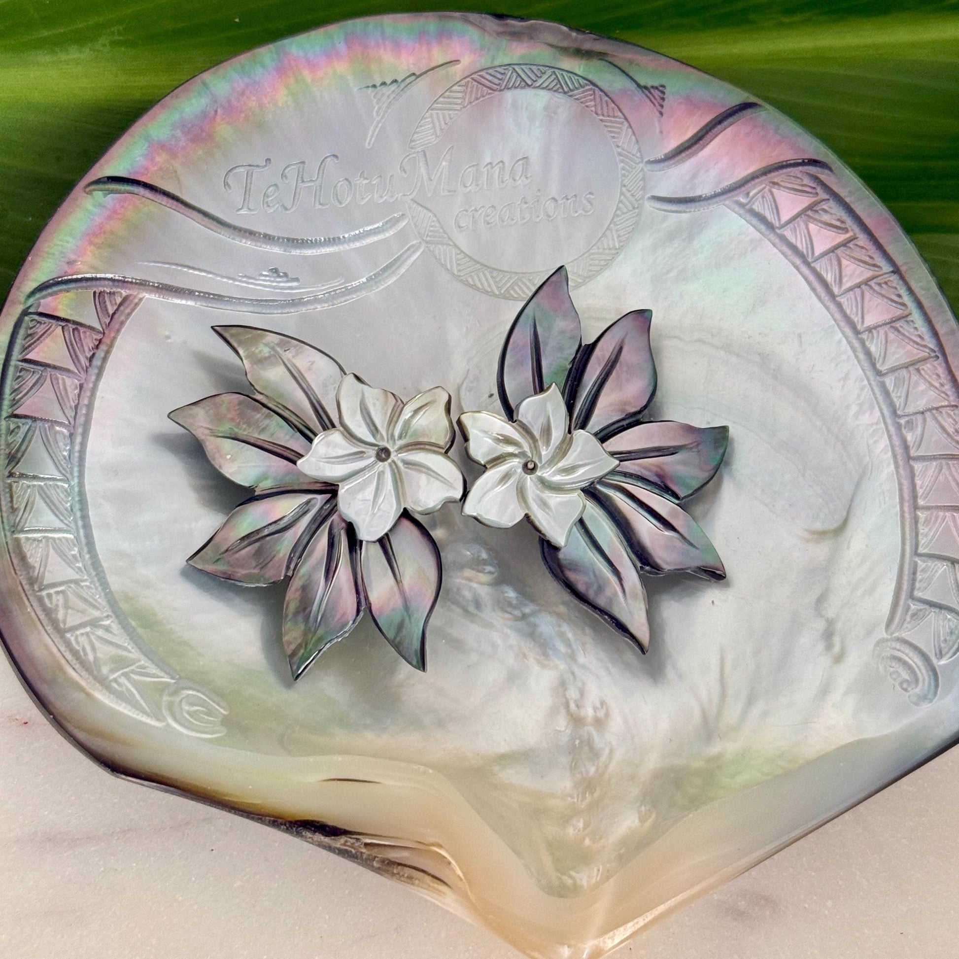 Mother of Pearl Shell earrings • Flower shape • Tropical • Carved jewelry