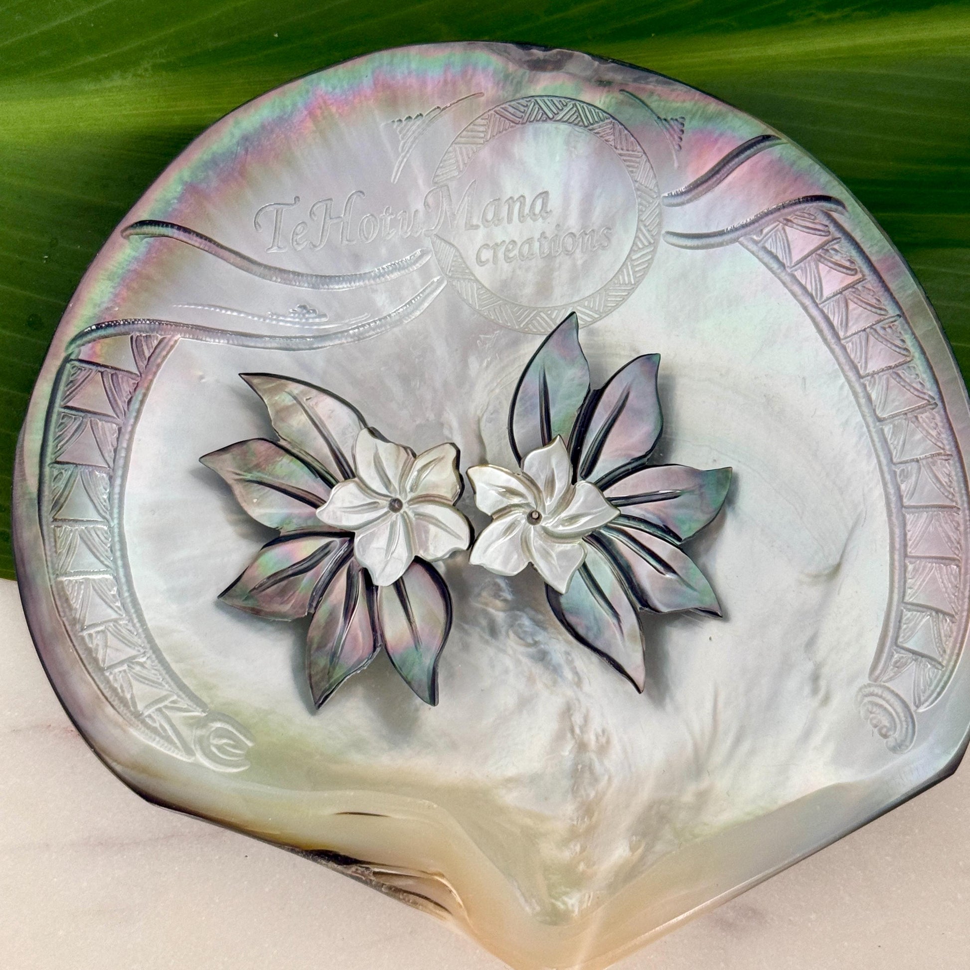 Mother of Pearl Shell earrings • Flower shape • Tropical • Carved jewelry
