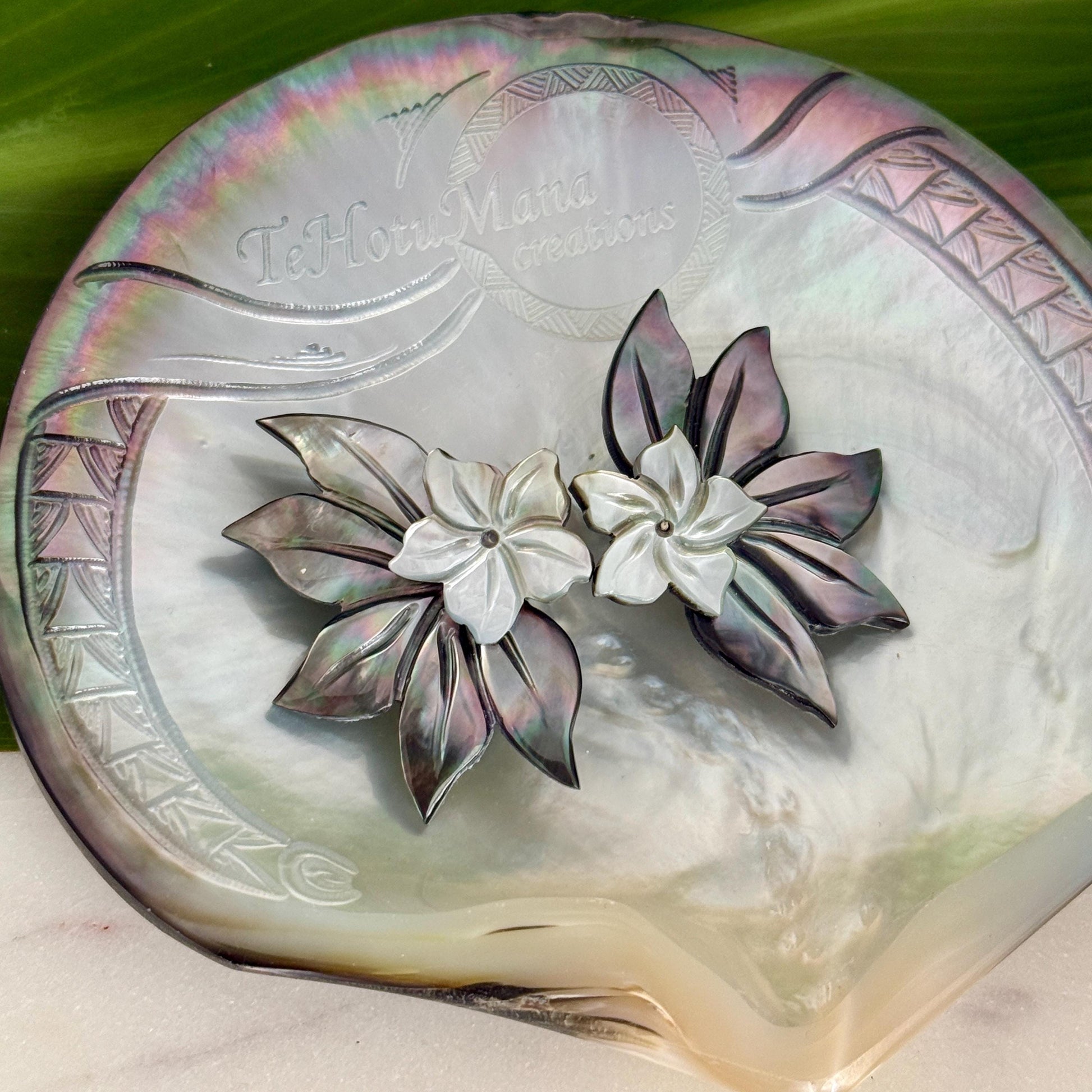 Mother of Pearl Shell earrings • Flower shape • Tropical • Carved jewelry