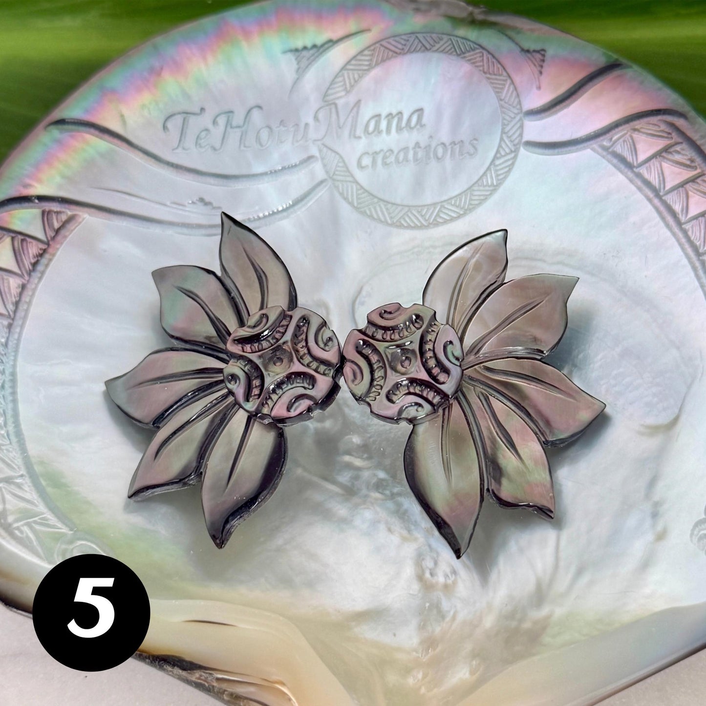 Mother of Pearl Shell earrings • Flower shape • Tropical