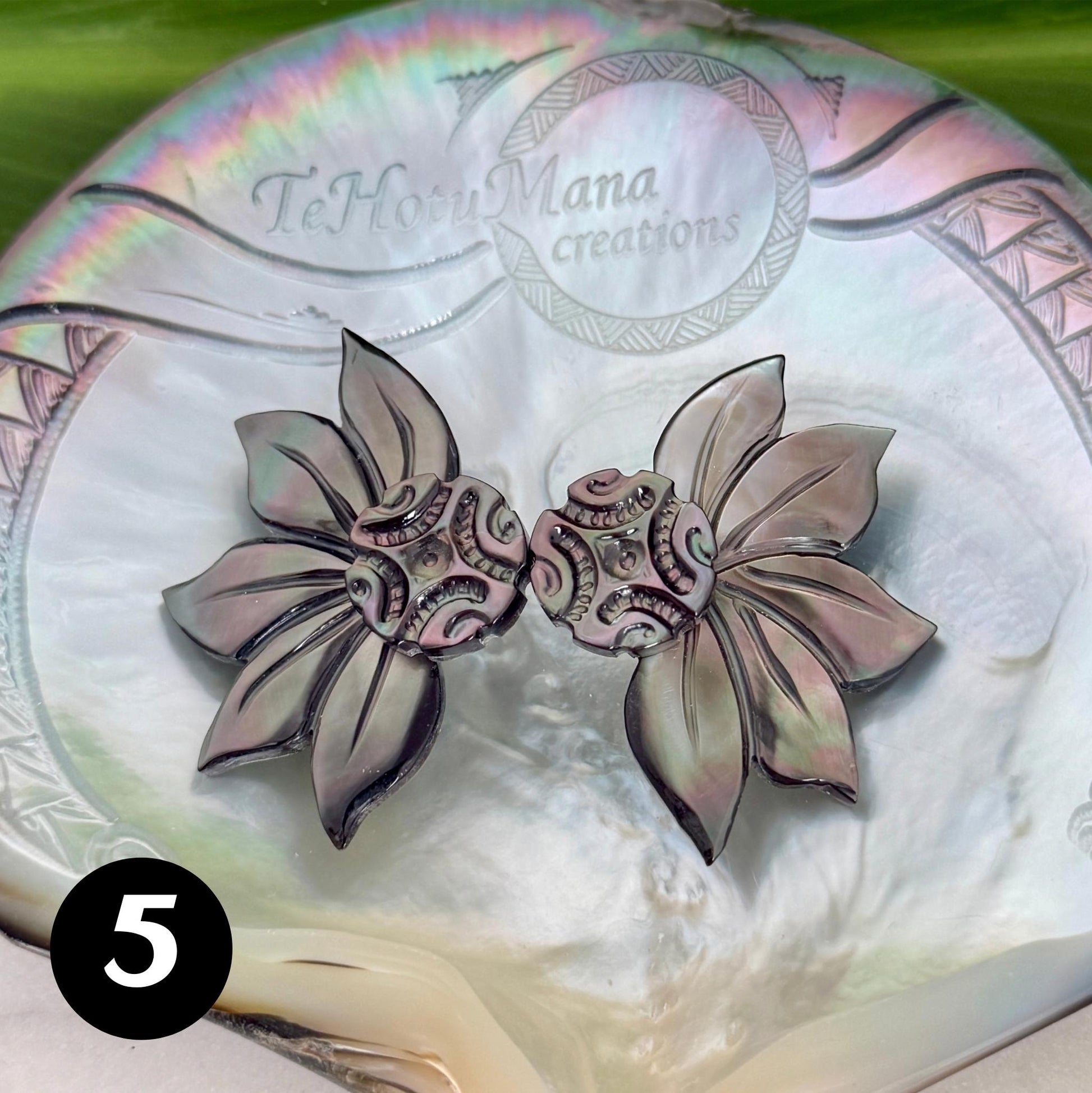 Mother of Pearl Shell earrings • Flower shape • Tropical