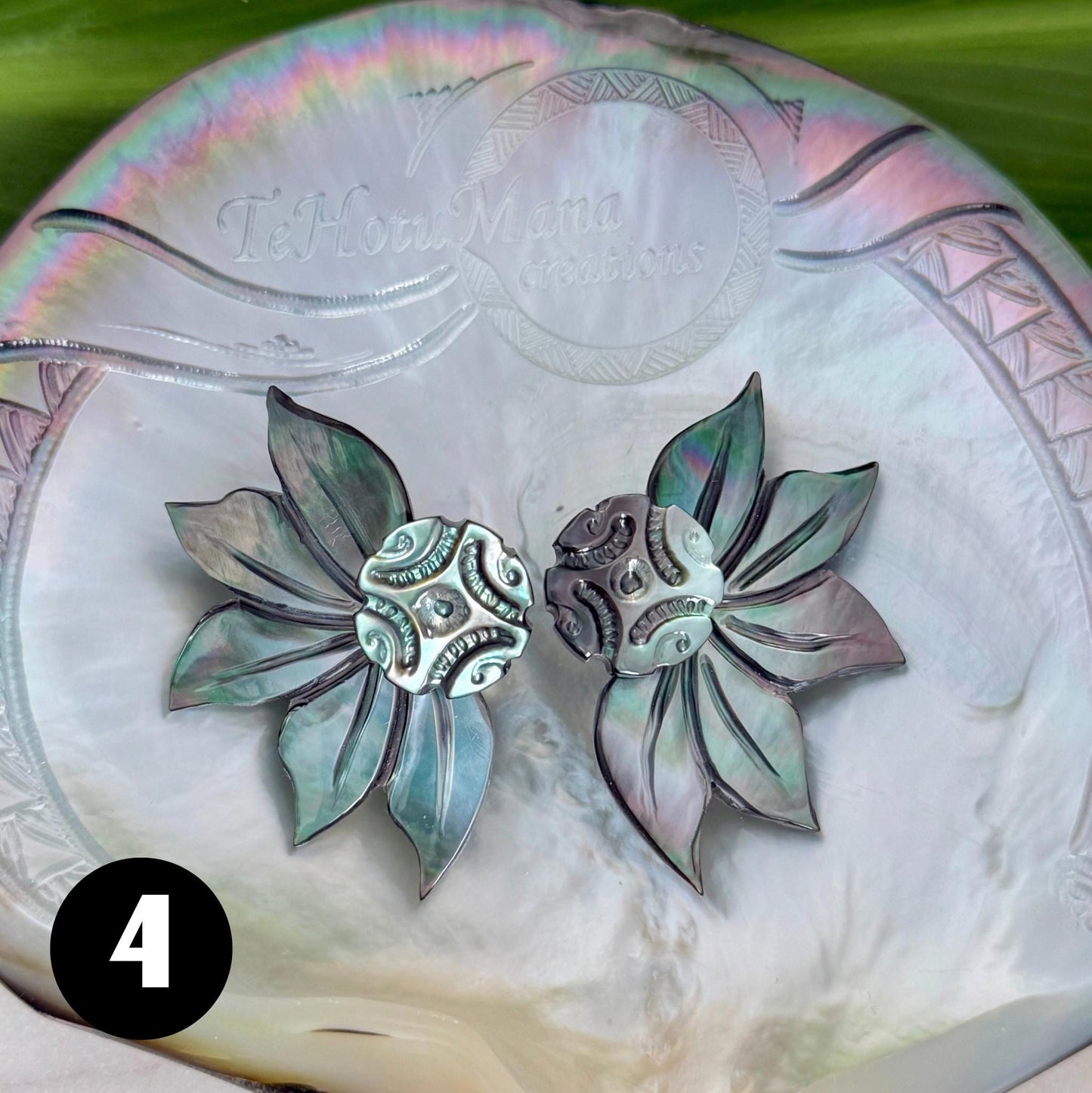 Mother of Pearl Shell earrings • Flower shape • Tropical