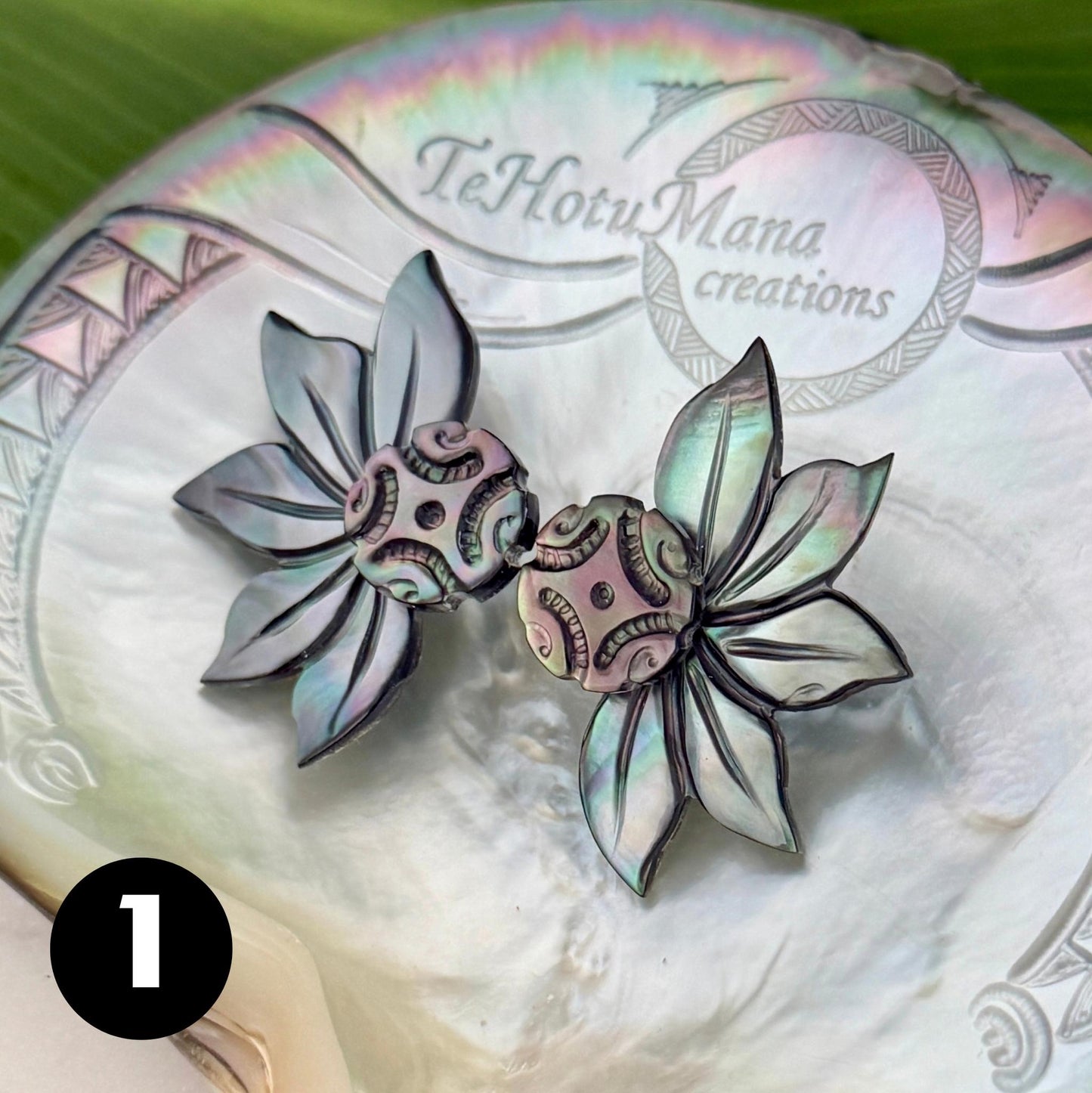 Mother of Pearl Shell earrings • Flower shape • Tropical