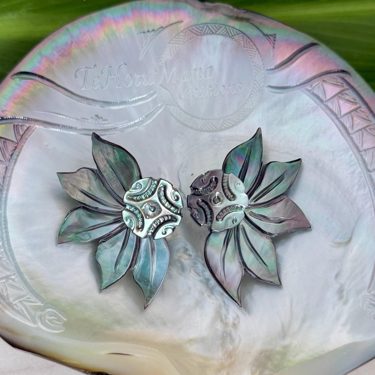 Mother of Pearl Shell earrings • Flower shape • Tropical