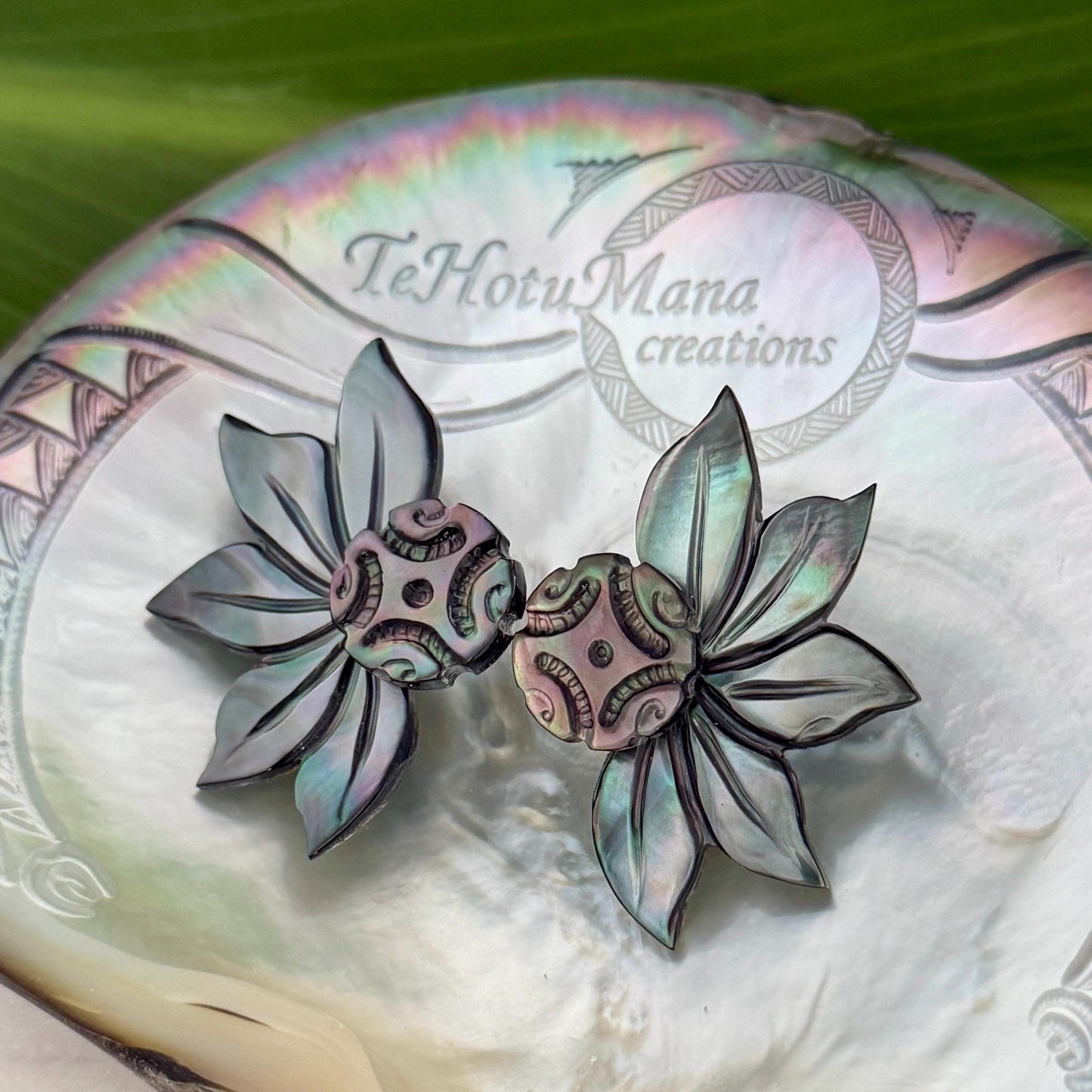 Mother of Pearl Shell earrings • Flower shape • Tropical