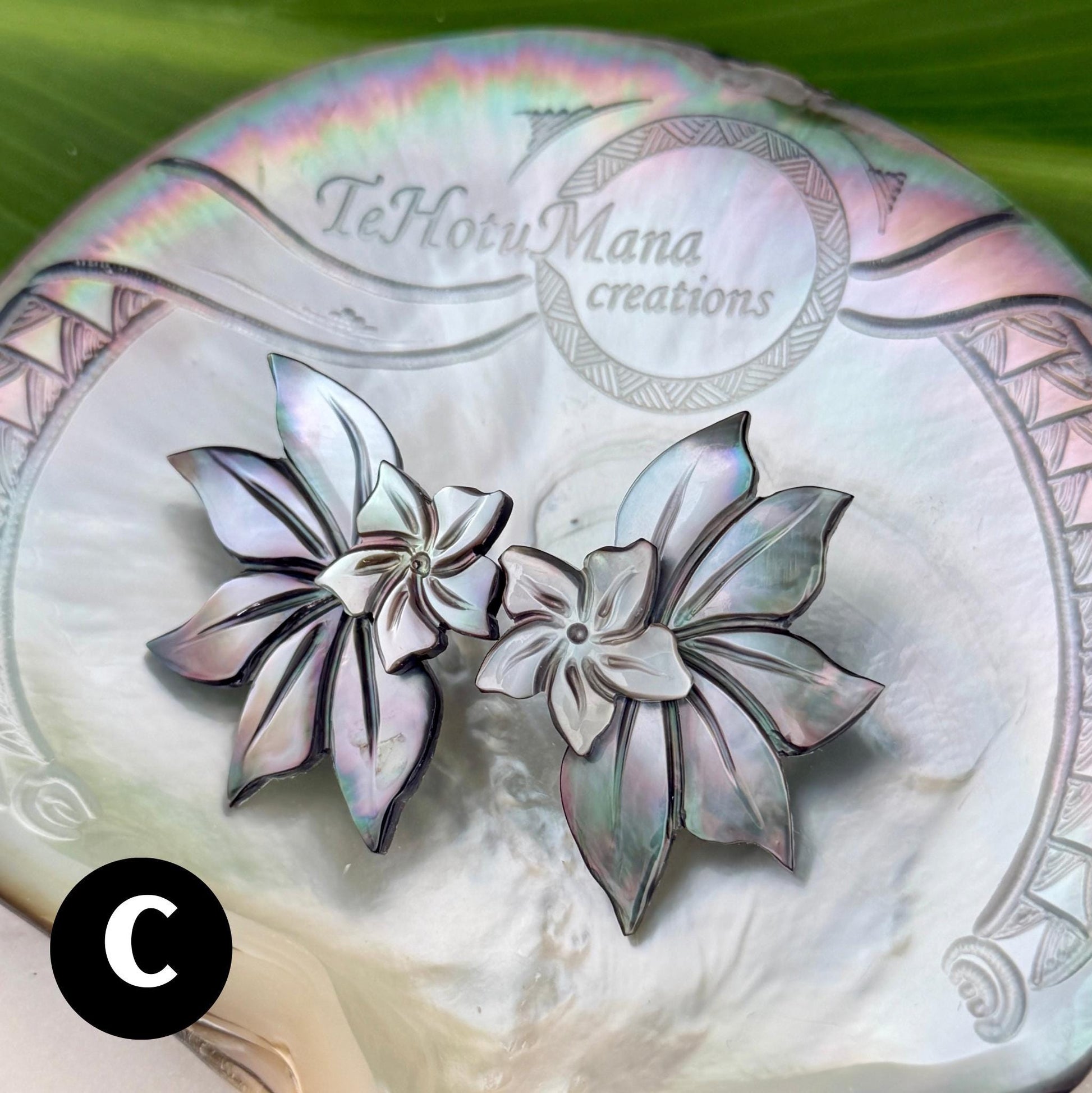 Mother of Pearl Shell earrings • Flower shape • Tropical • Carved jewelry