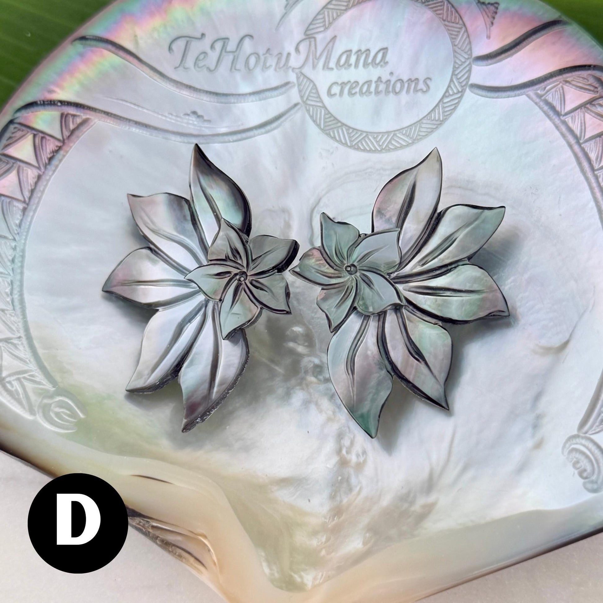 Mother of Pearl Shell earrings • Flower shape • Tropical • Carved jewelry