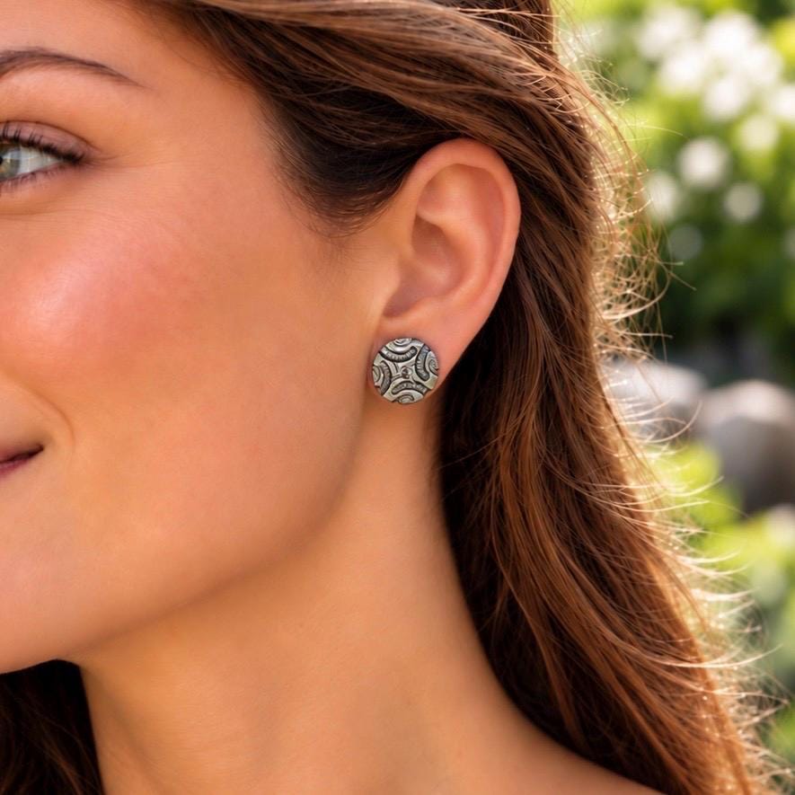 Mother of Pearl Shell earrings • Flower shape • Tropical