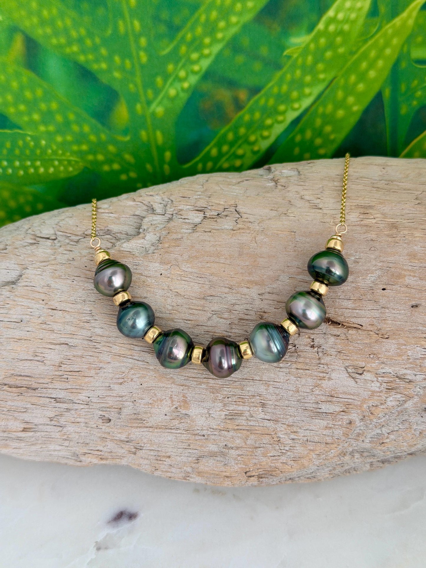 Tahitian Pearl necklace • Gold filled jewelry • Seven pearls • Vibrant colors • U design