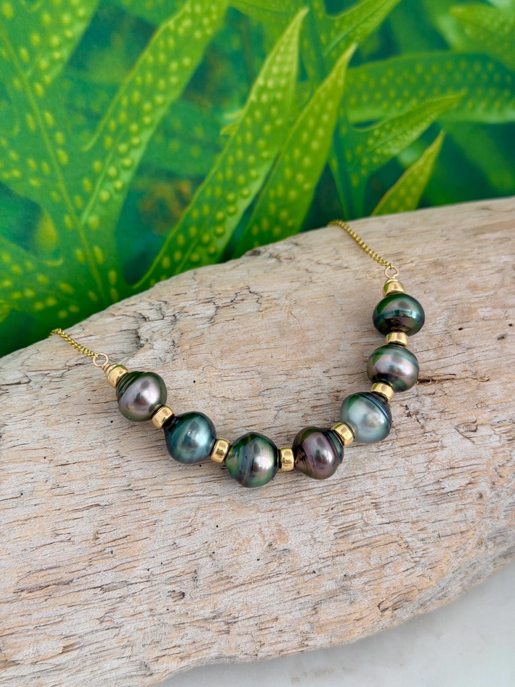 Tahitian Pearl necklace • Gold filled jewelry • Seven pearls • Vibrant colors • U design