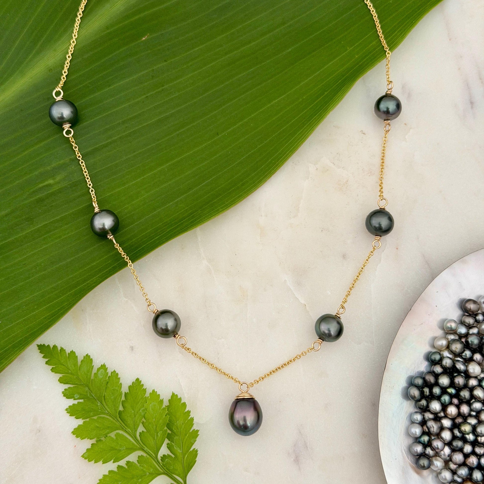 Tahitian pearl necklace • Linked pearls with drop pendant