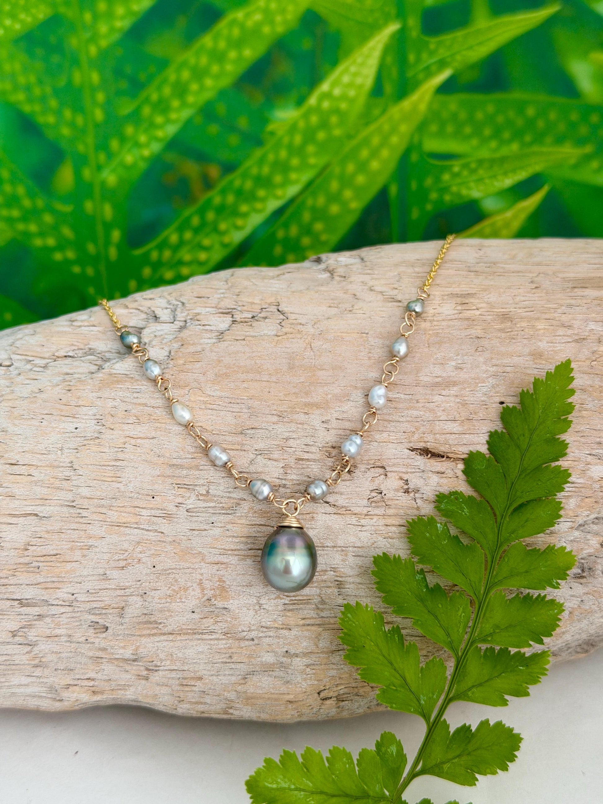 Tahitian Pearl & Keshi Necklace • Light Peacock color • Pink and Blue