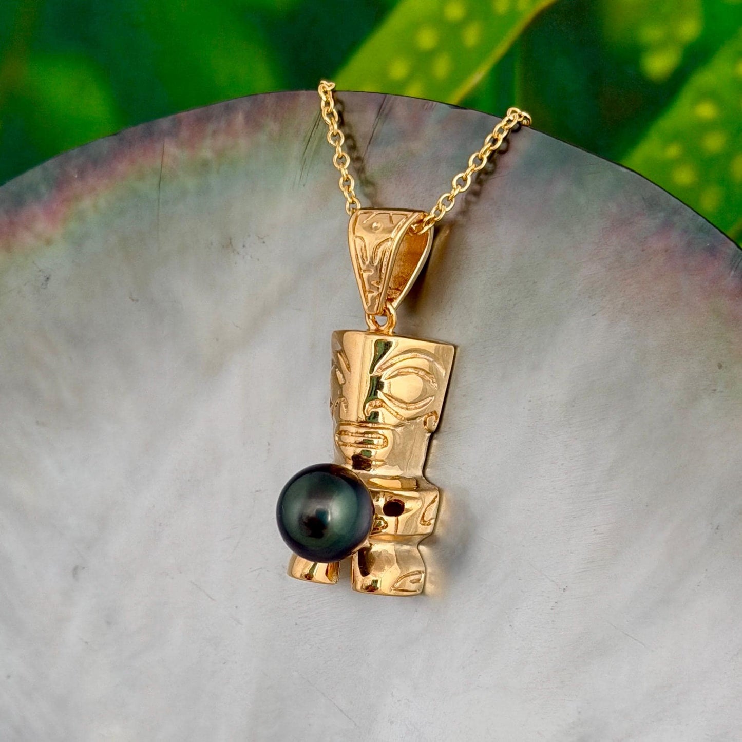 Tahitian pearl necklace with Gold Tiki • Dark Green gem