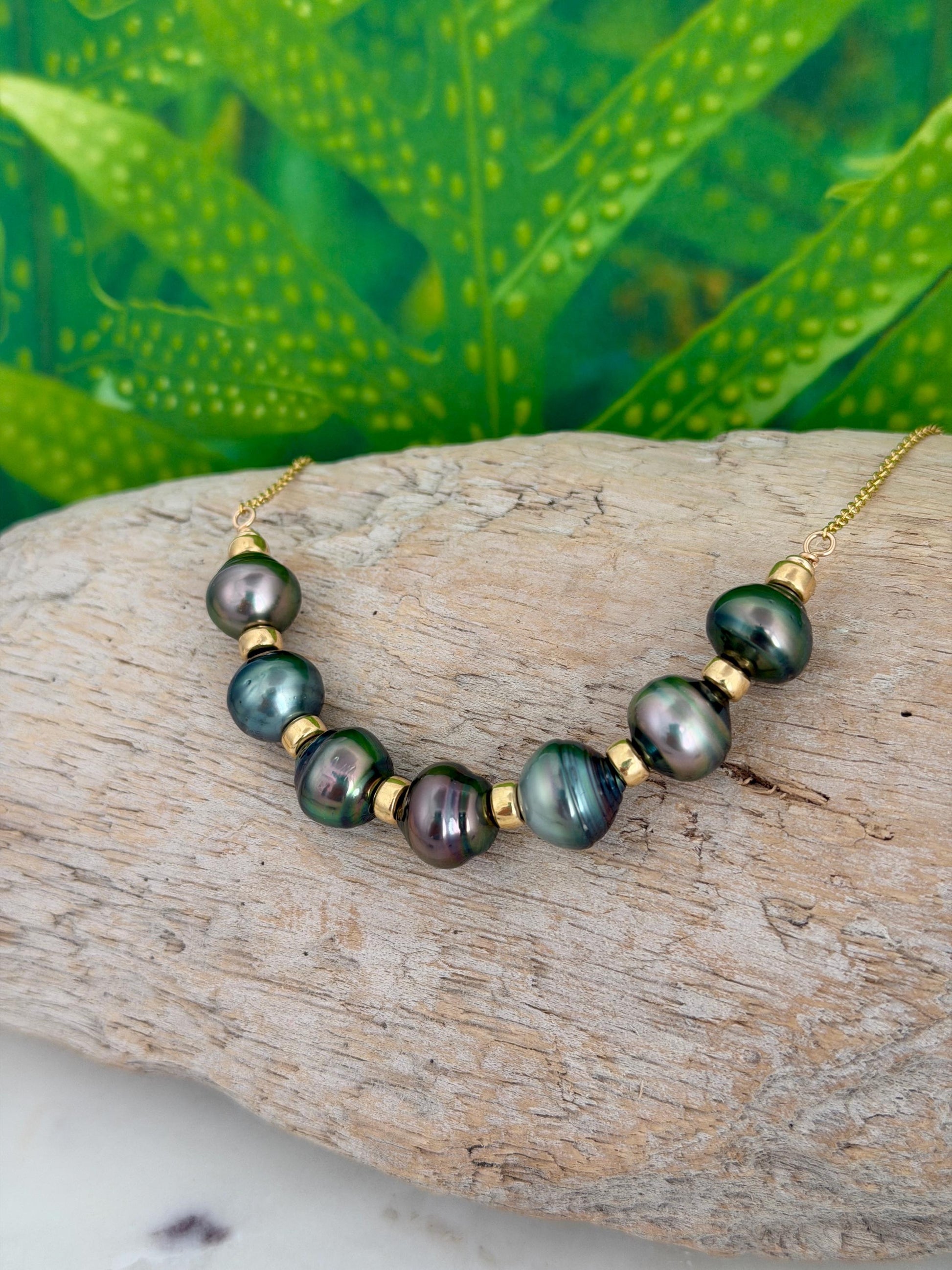 Tahitian Pearl necklace • Gold filled jewelry • Seven pearls • Vibrant colors • U design