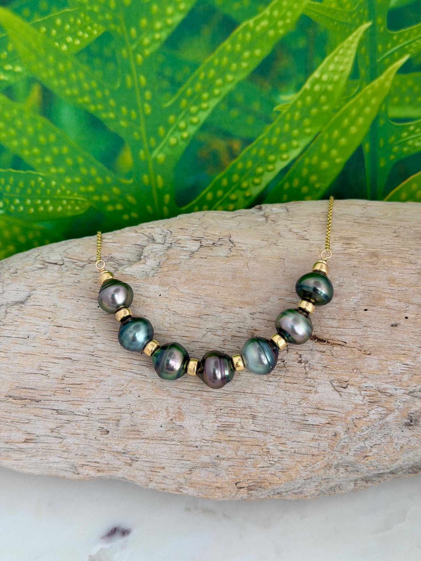 Tahitian Pearl necklace • Gold filled jewelry • Seven pearls • Vibrant colors • U design