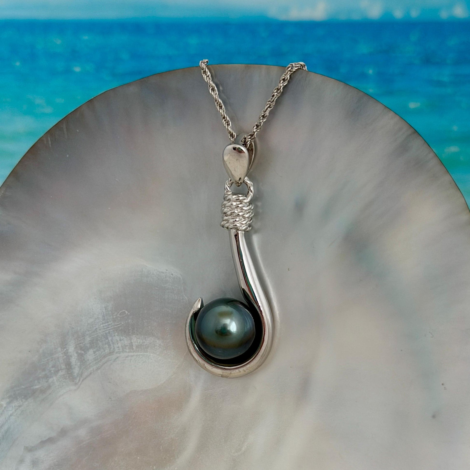 Fishhook Tahitian pearl necklace • Sterling silver pendant • Dark Blue color • Unisex
